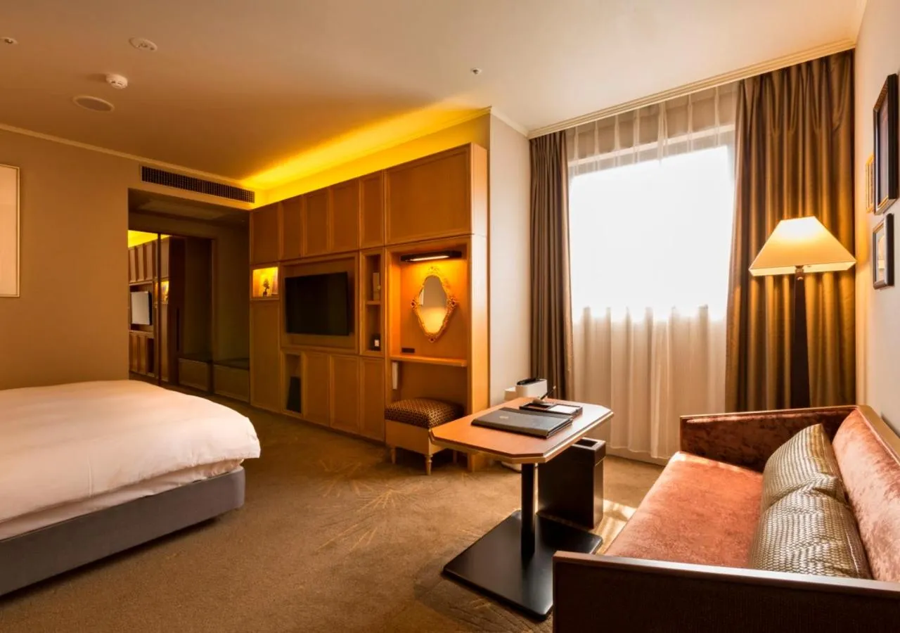 Bedroom, Bed in Royal Park Hotel Takamatsu