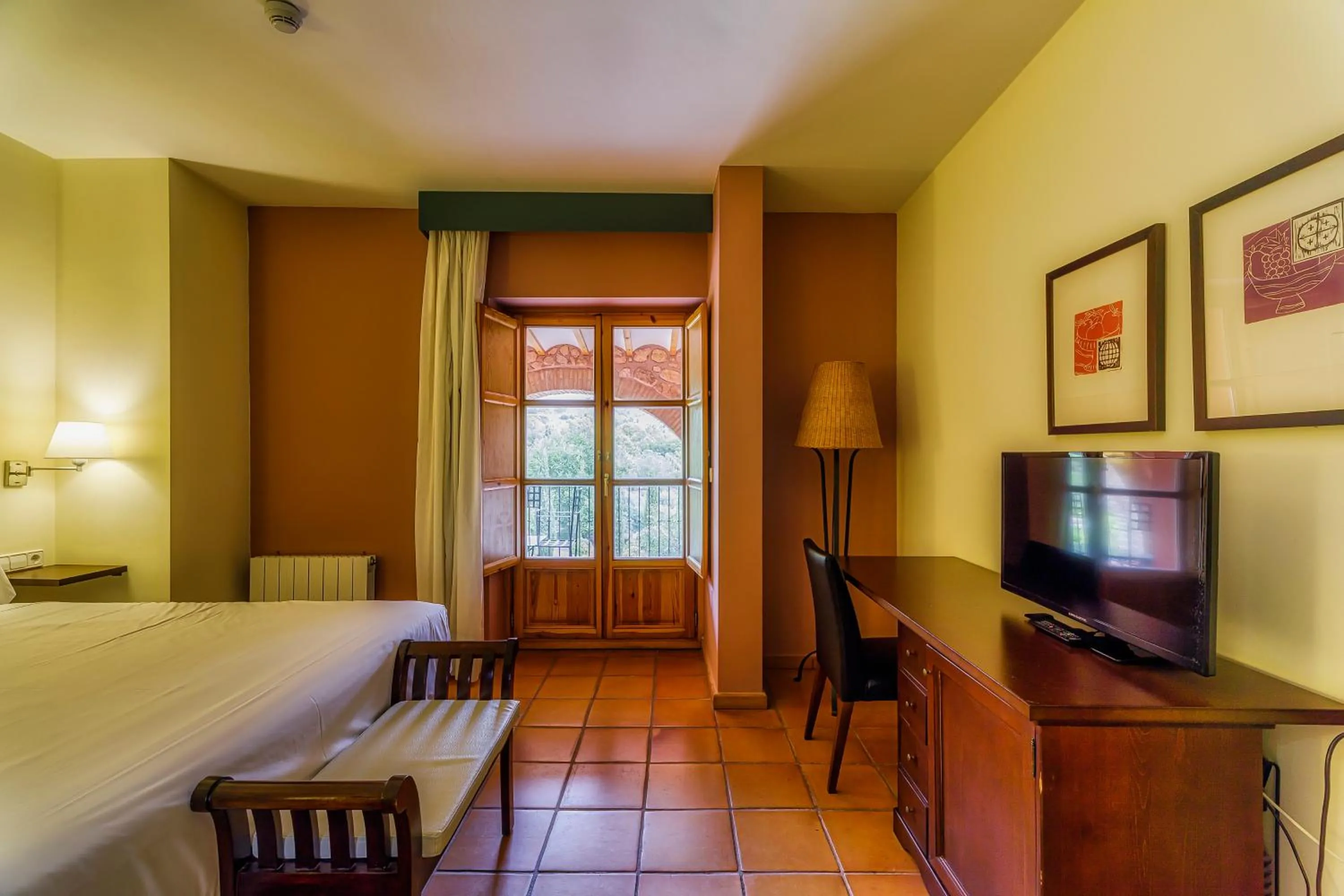 Photo of the whole room, Bed in Jardines de La Santa