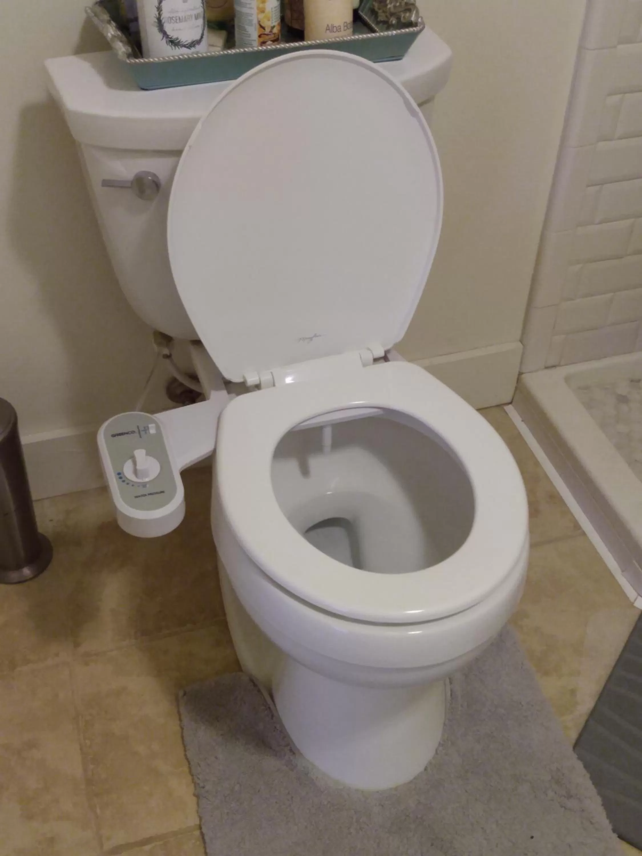 bidet in 13 Hills Bed & Breakfast