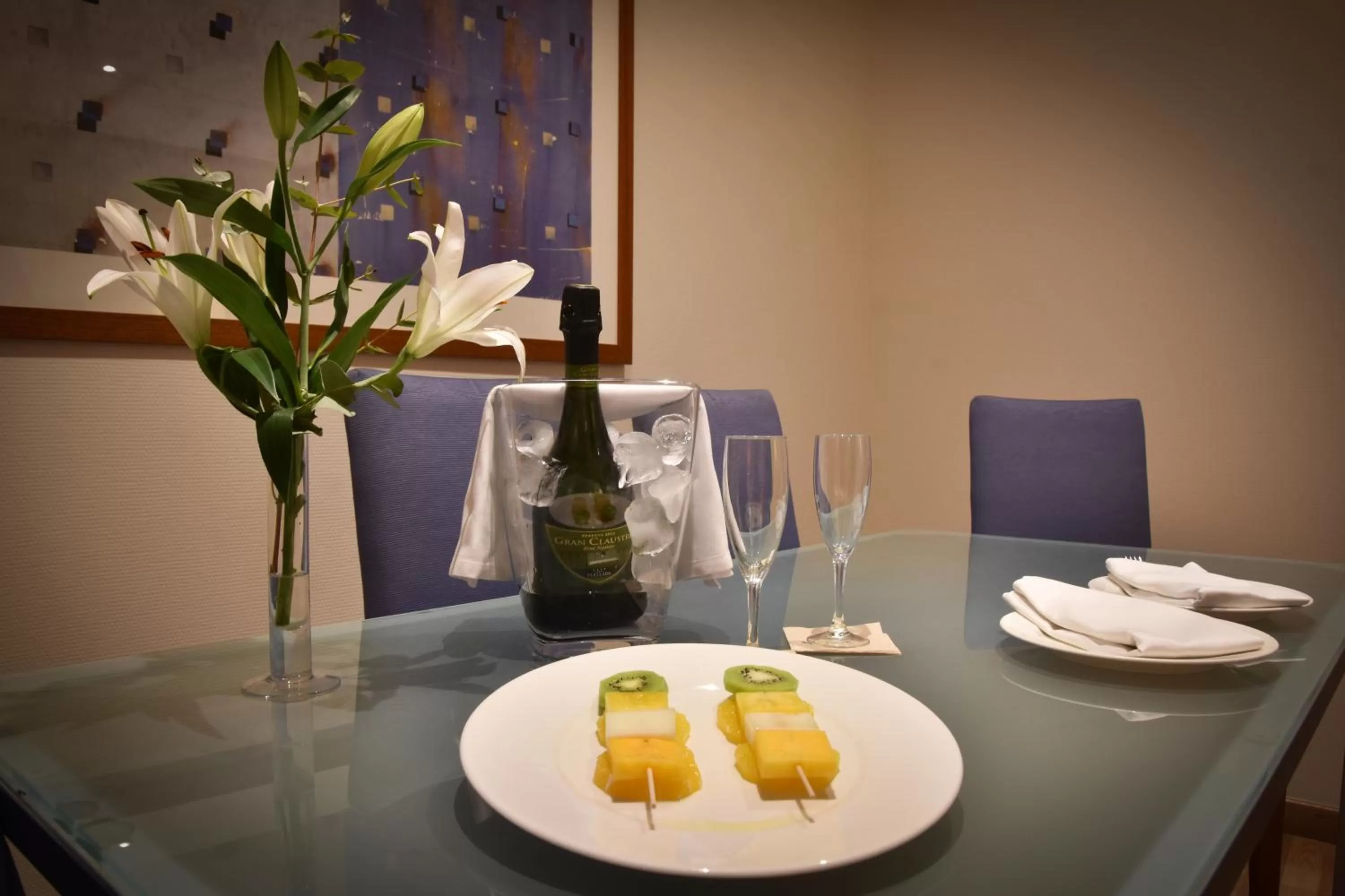 Photo of the whole room in Senator Parque Central