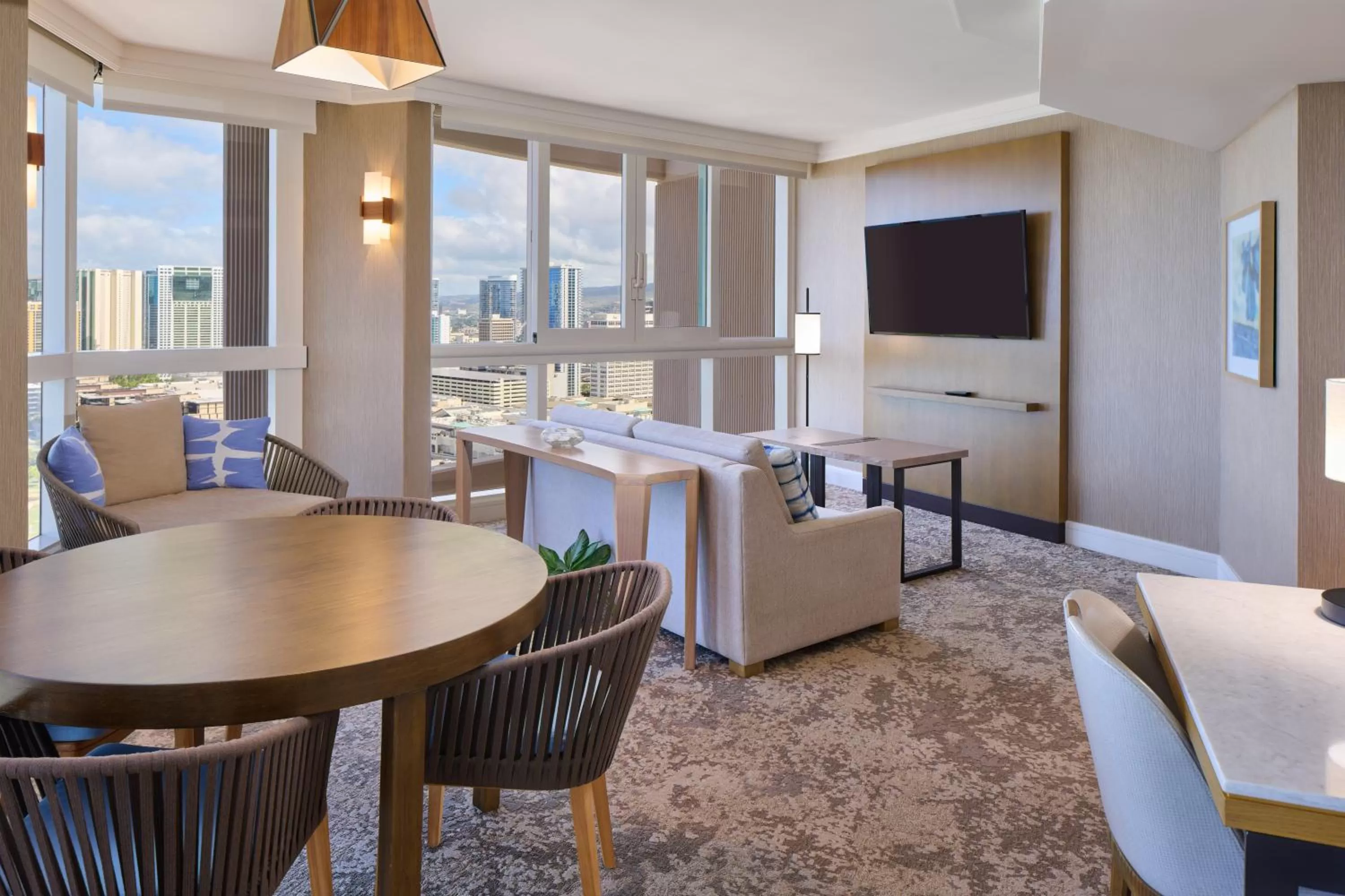 Oceanfront 2 Bedroom Suite - 2 King in Prince Waikiki