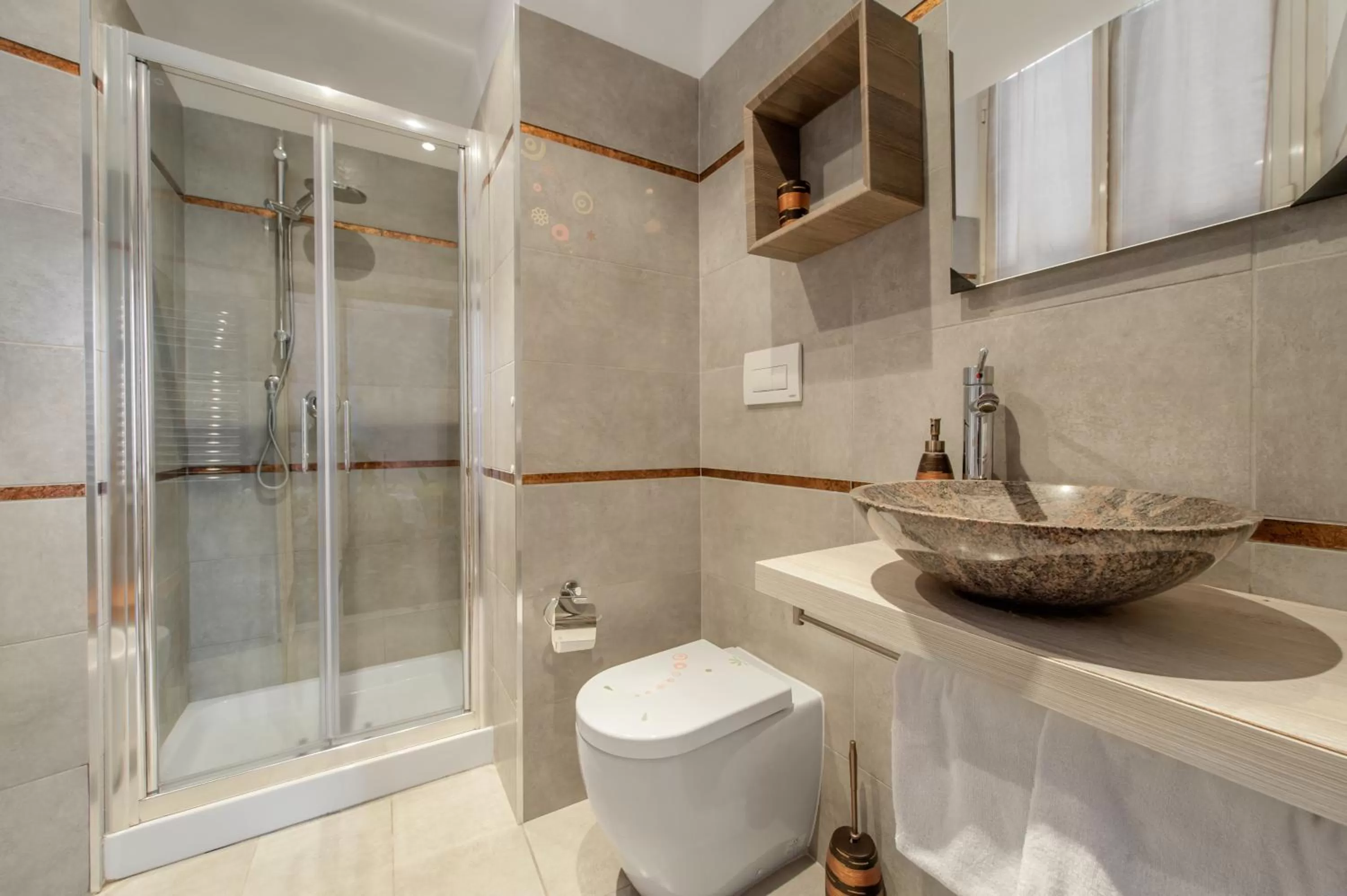 Shower in Sesto Suites Central