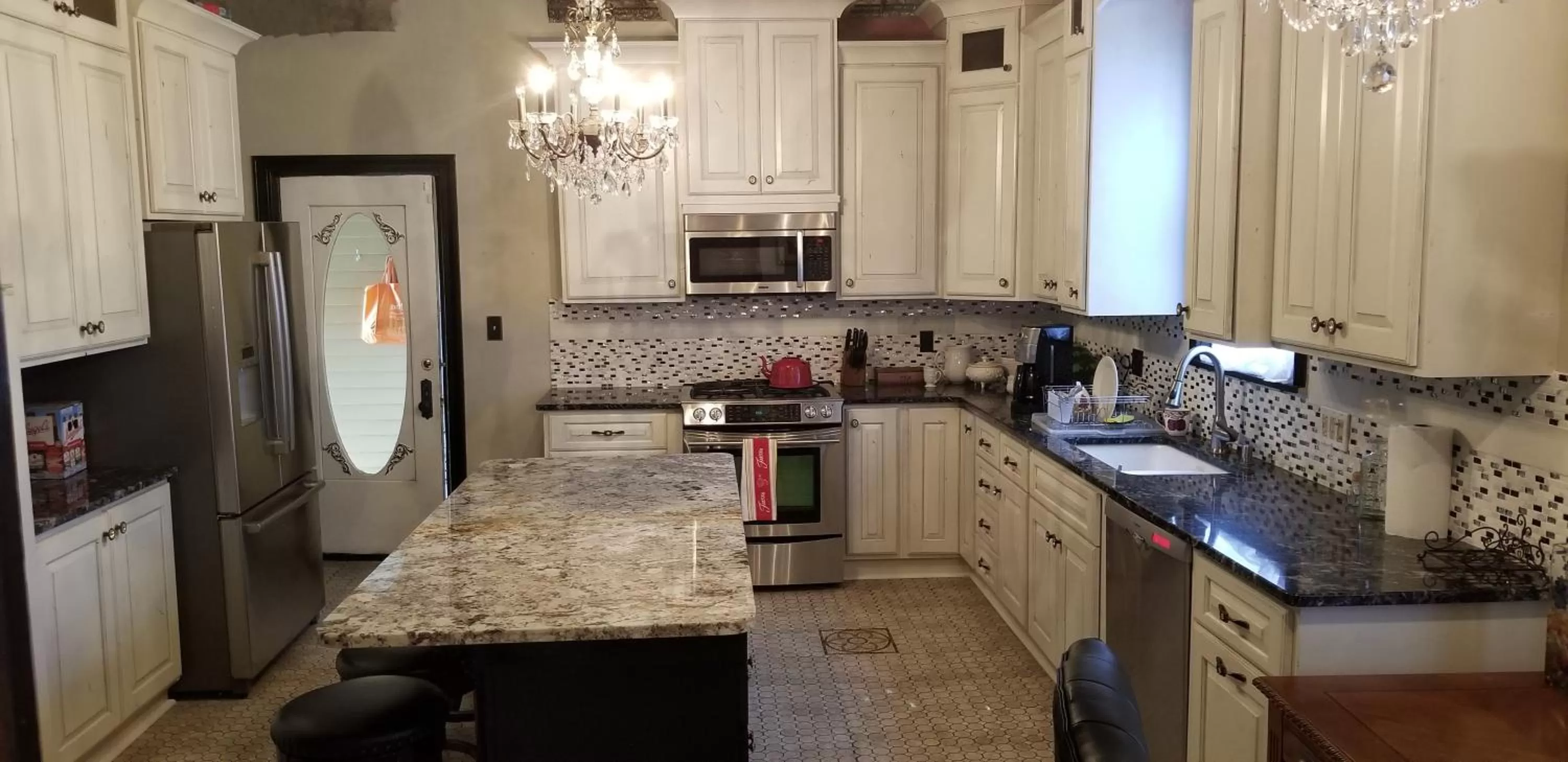 Coffee/tea facilities in Historic Victorian Inn