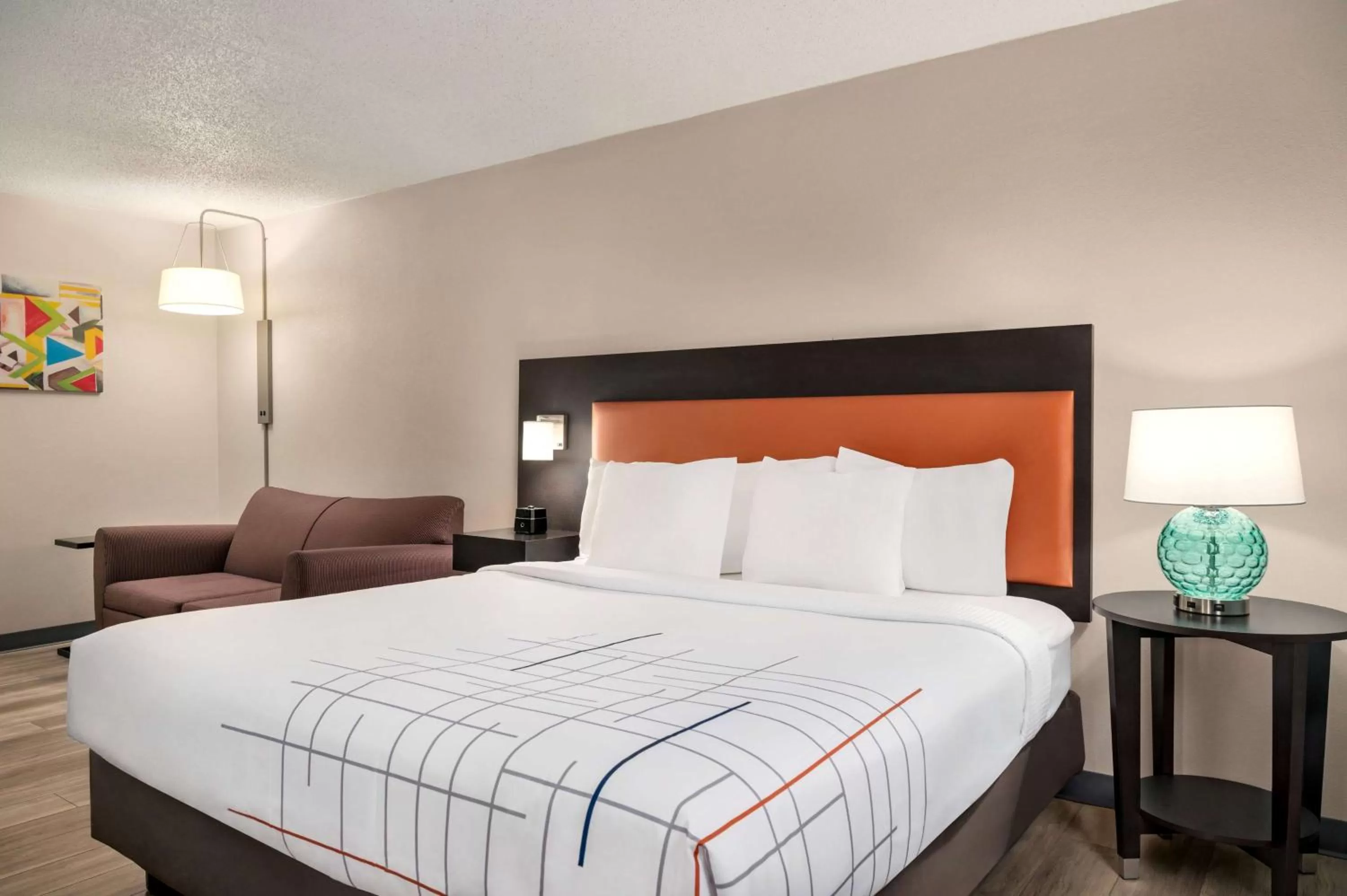 Photo of the whole room, Bed in La Quinta Inn by Wyndham Columbus Airport Area