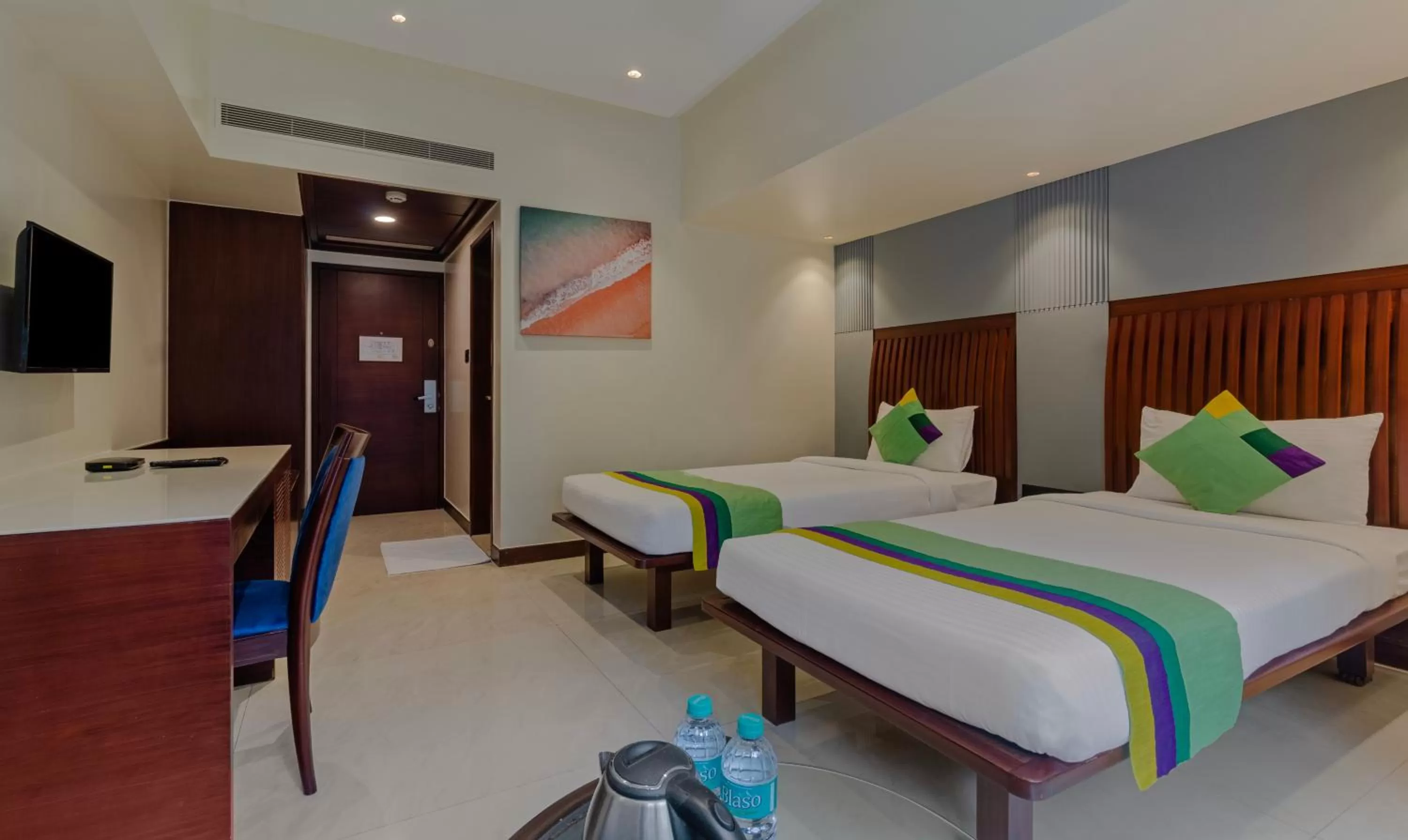 Bedroom, Bed in Treebo Regency - Bund Garden, Dhole Patil Road