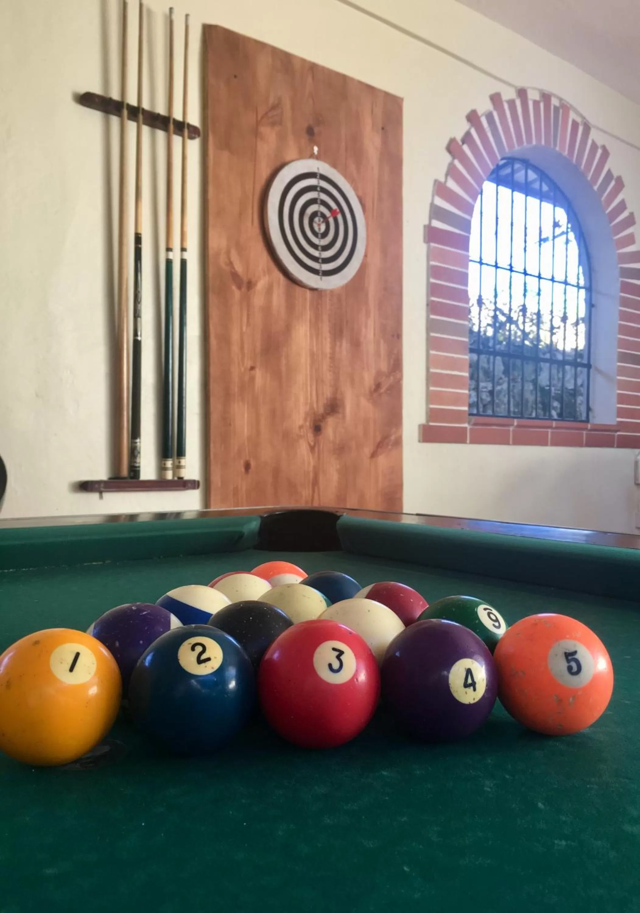 Seating area, Billiards in Hotel Yamilí