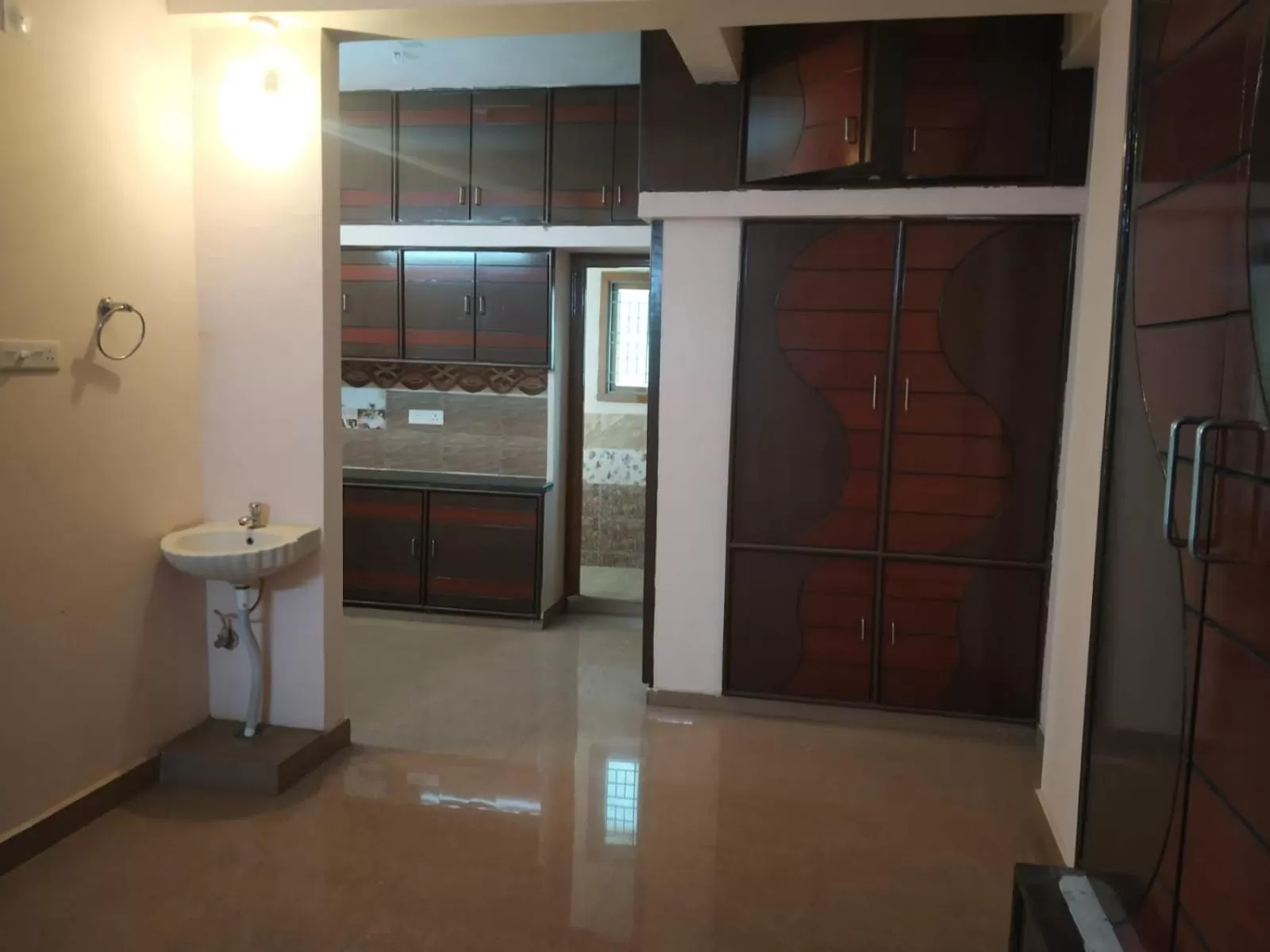 Kitchen or kitchenette, Bathroom in SLS Homestay