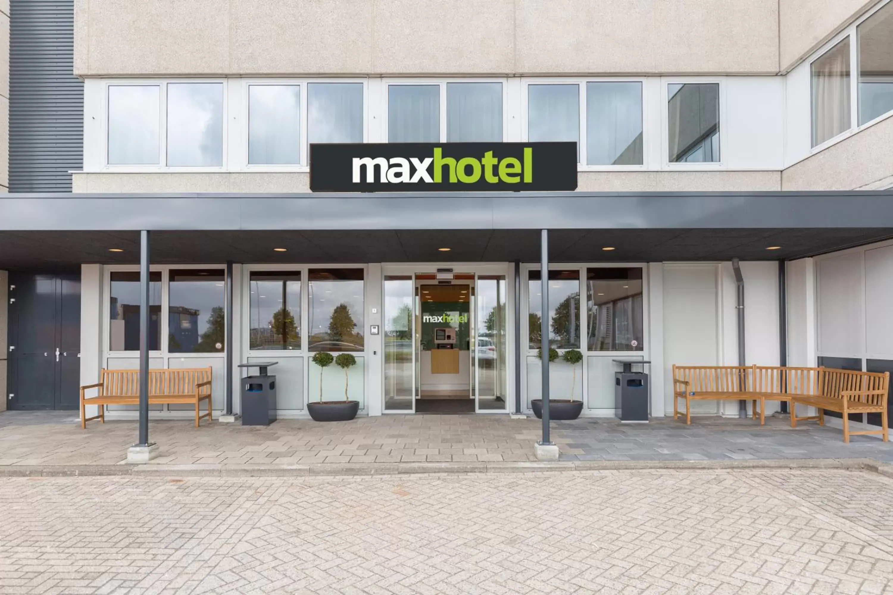 Maxhotel Amsterdam Airport Schiphol - Recently Renovated Maxhotel Amsterdam Airport Schiphol - Recently Renovated