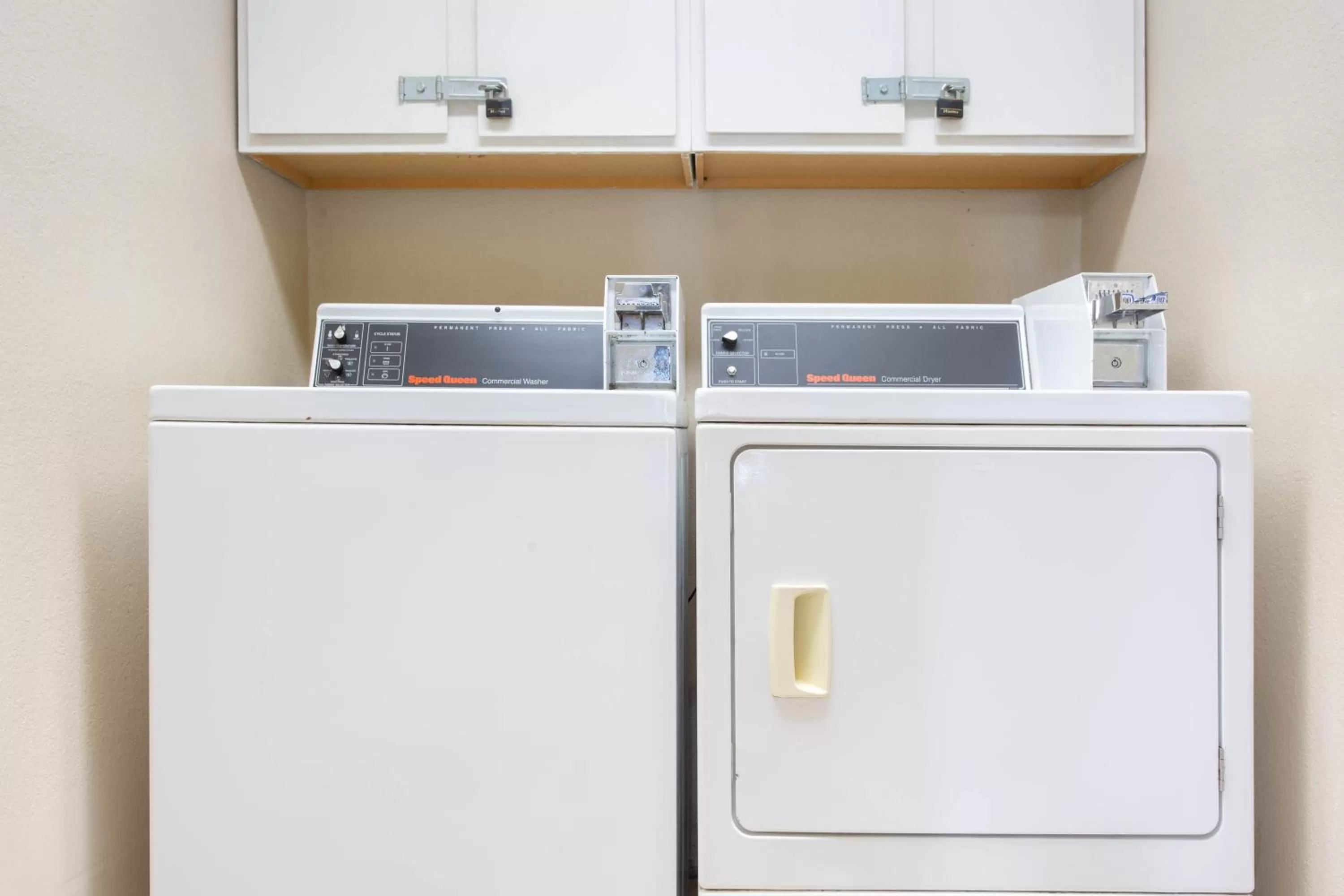 Super 8 by Wyndham Weston WV