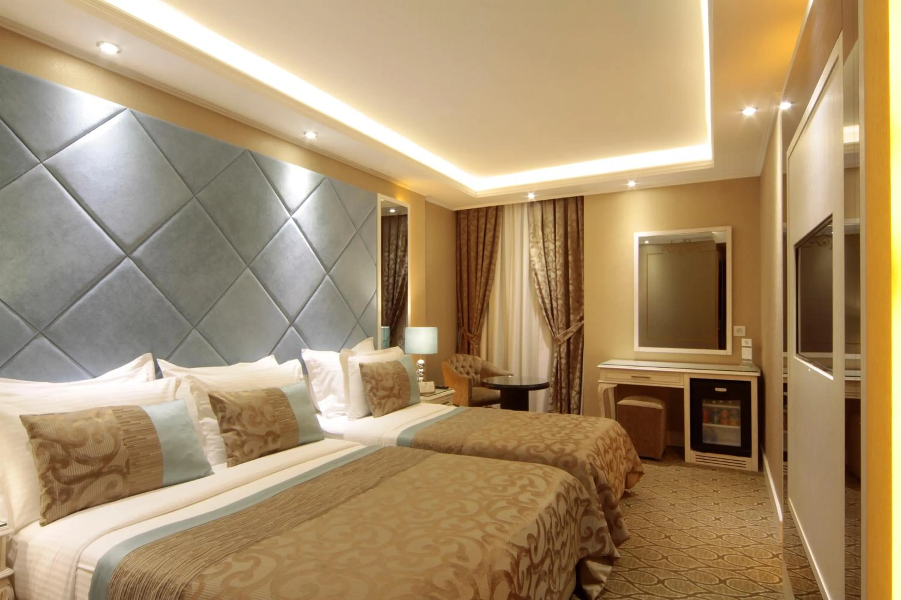 Photo of the whole room, Bed in Black Bird Hotel