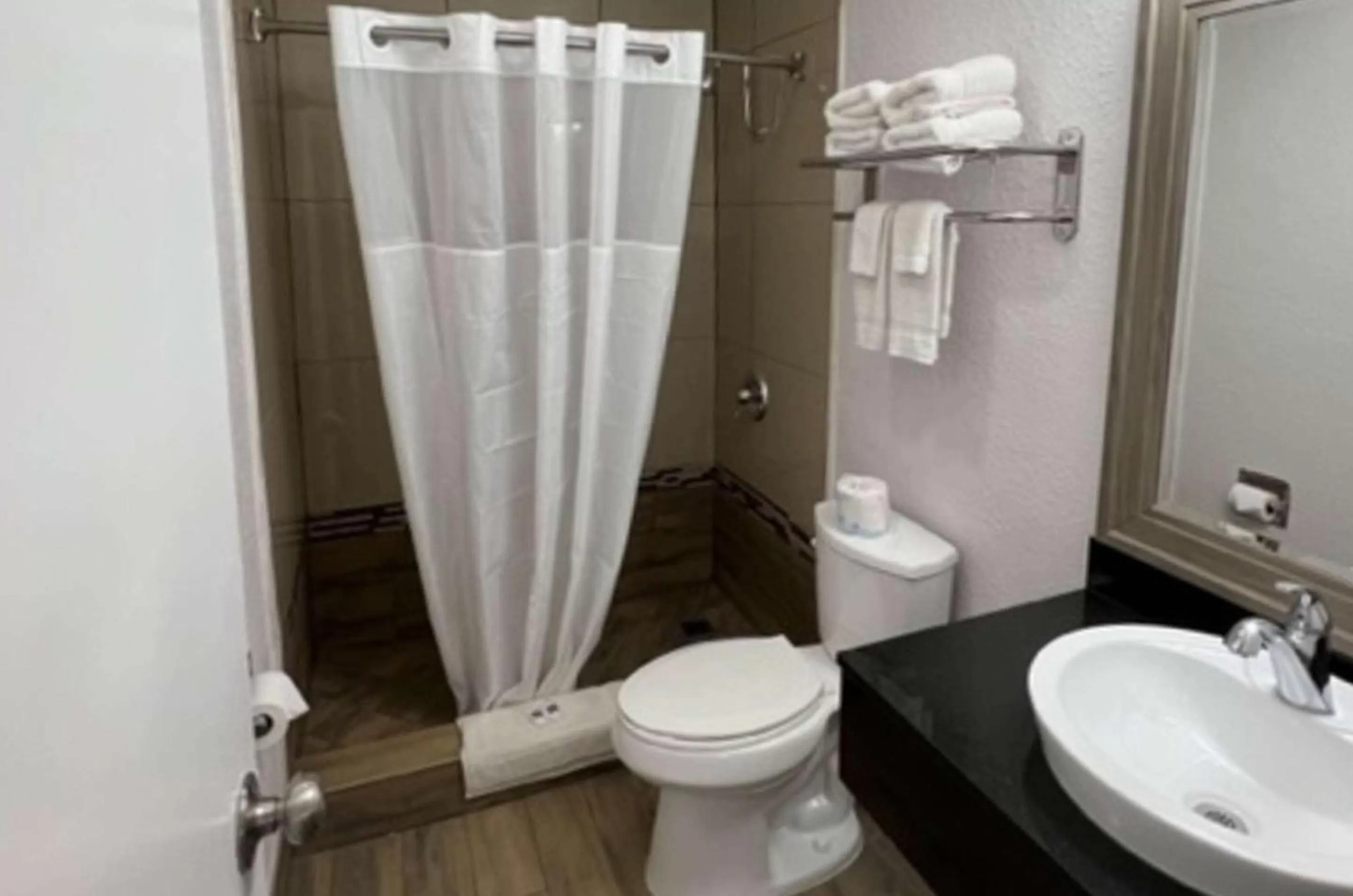 Bathroom in Motel 6-Orange, CA - Anaheim