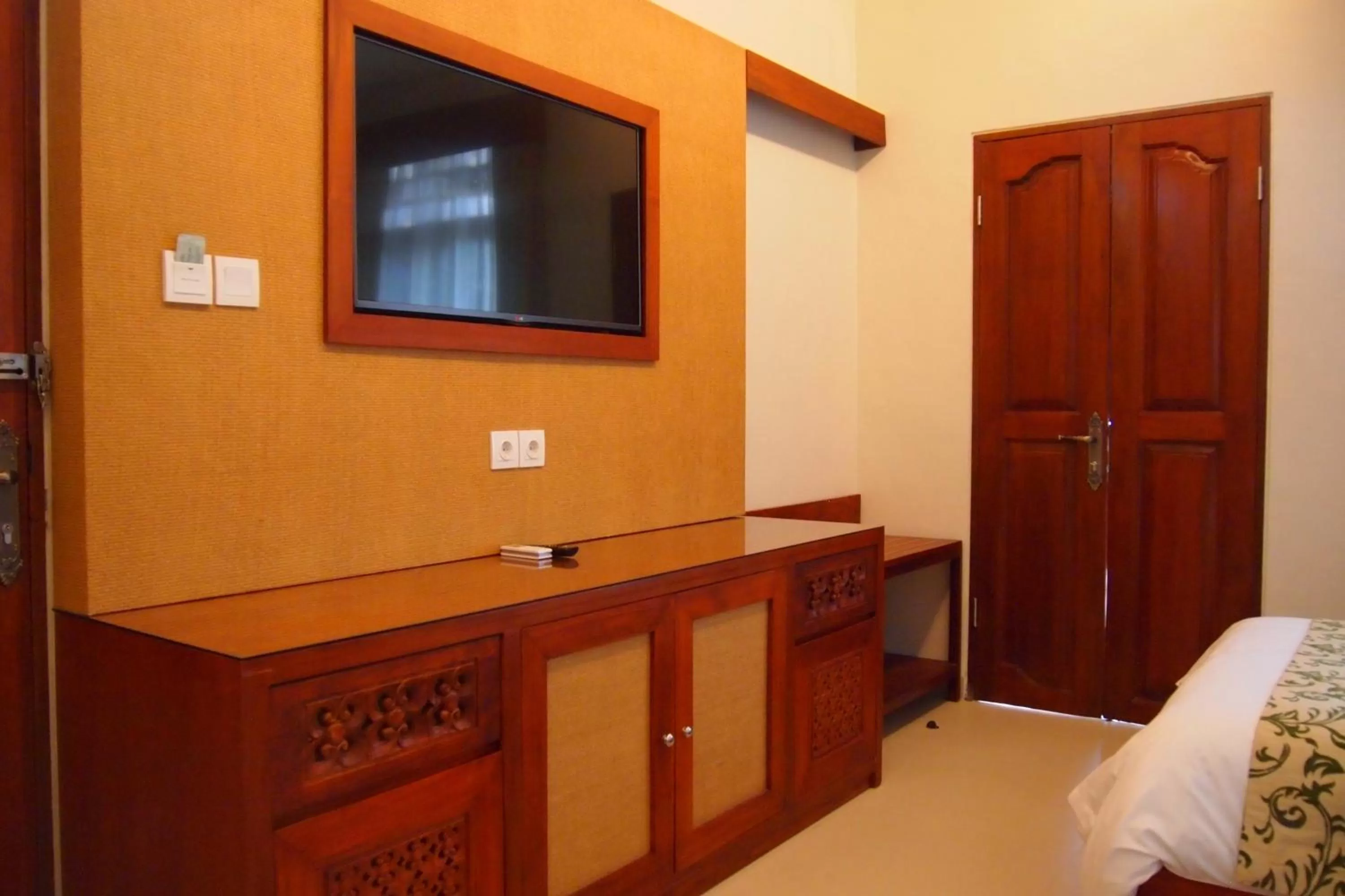 TV and multimedia, Bed in Yulia Village Inn Ubud