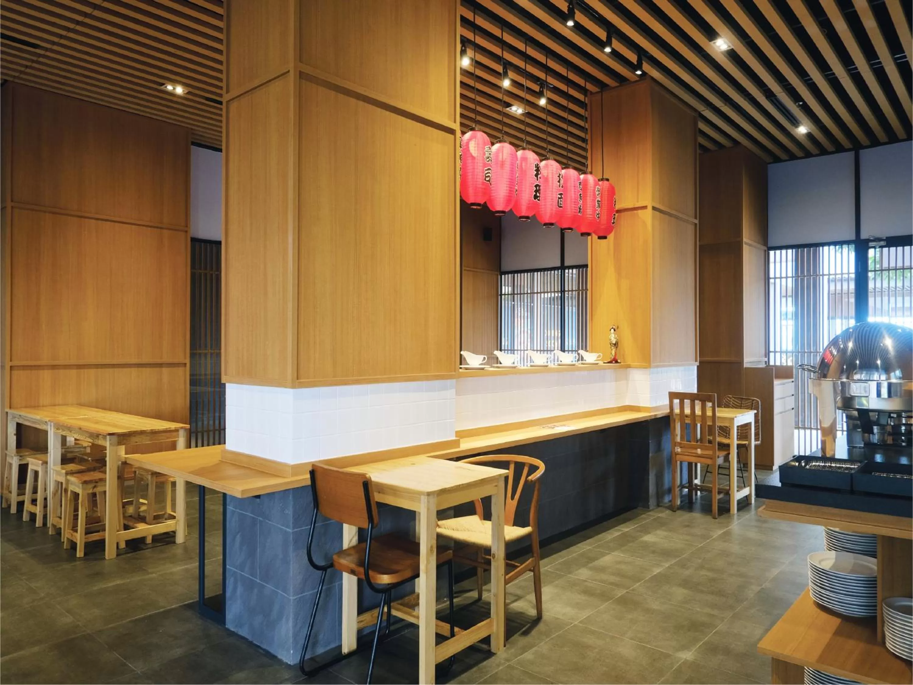 Restaurant/places to eat in Hotel Osaka PIK2