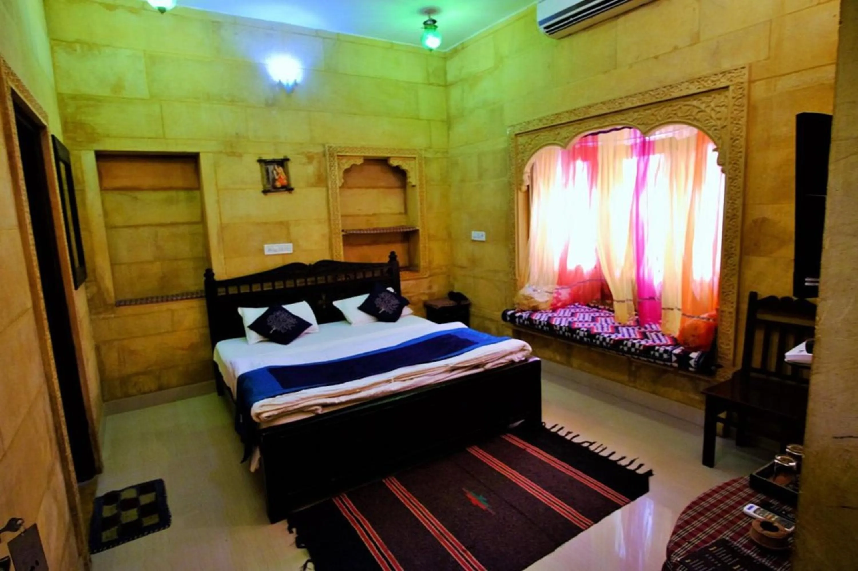Bed in Hotel Royal Haveli