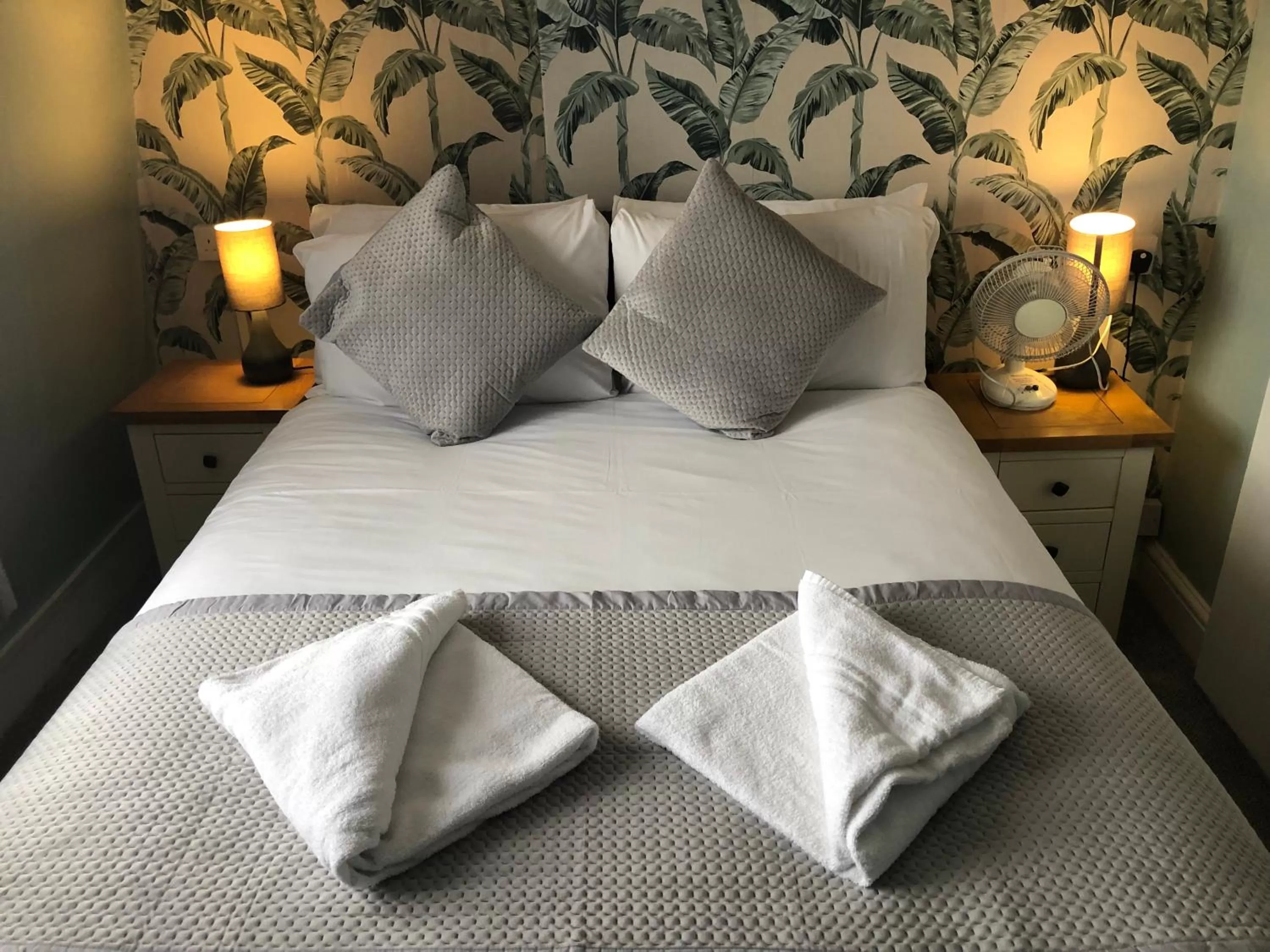 Bed in Parkwood Hotel