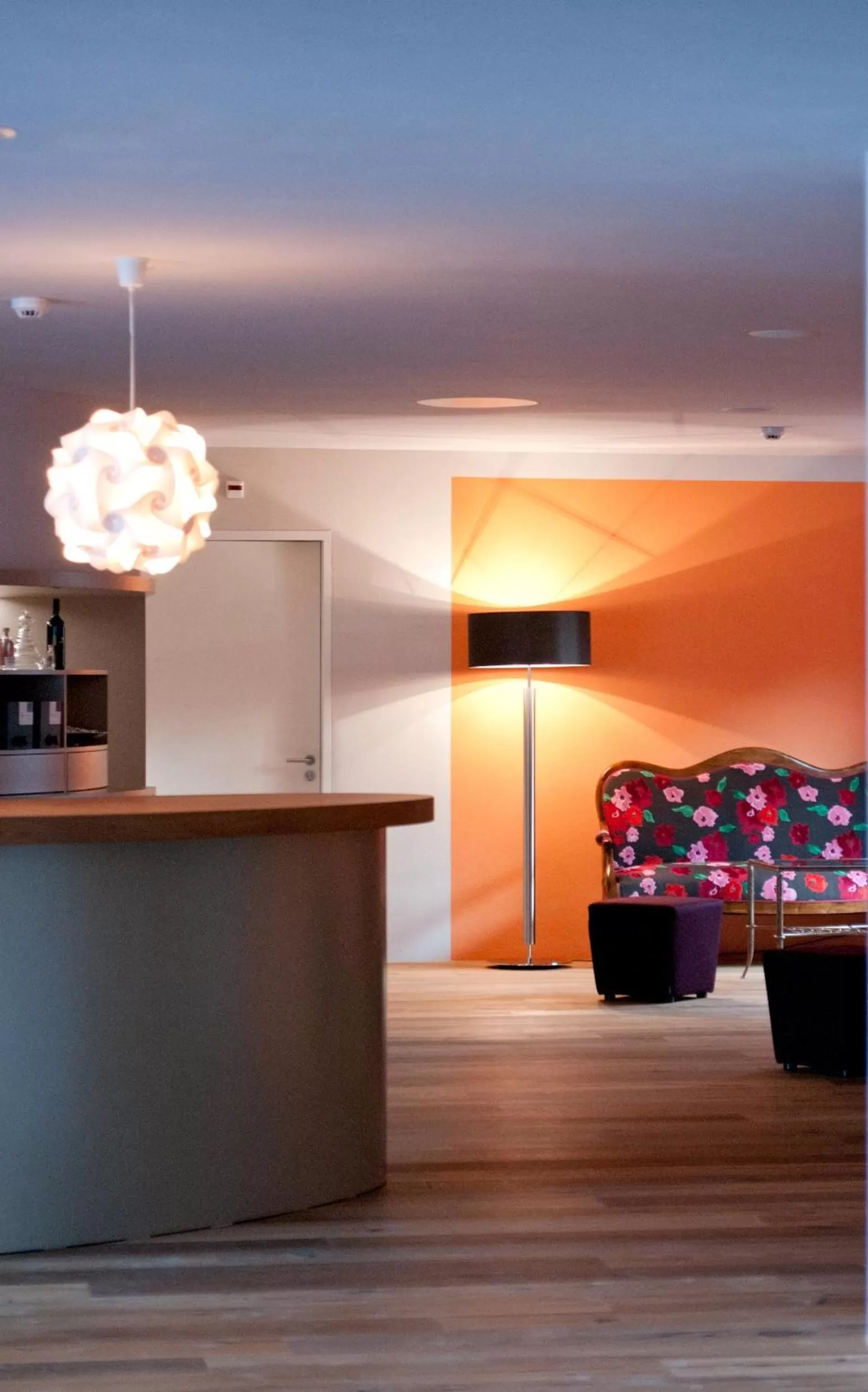 Communal lounge/ TV room in OCHSEN LODGE by Ochsen Lenzburg