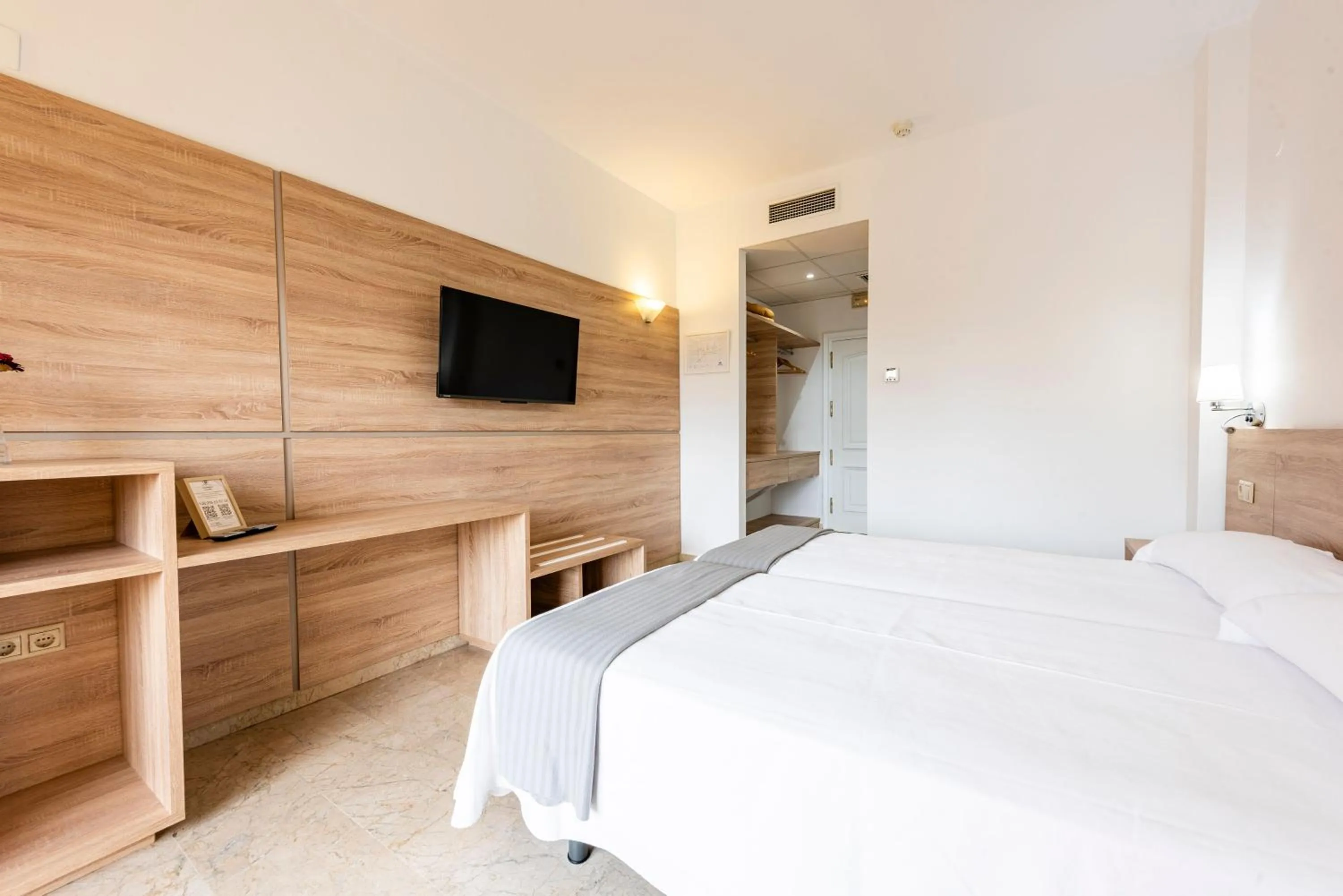 Bed in Hotel Toboso Almuñécar