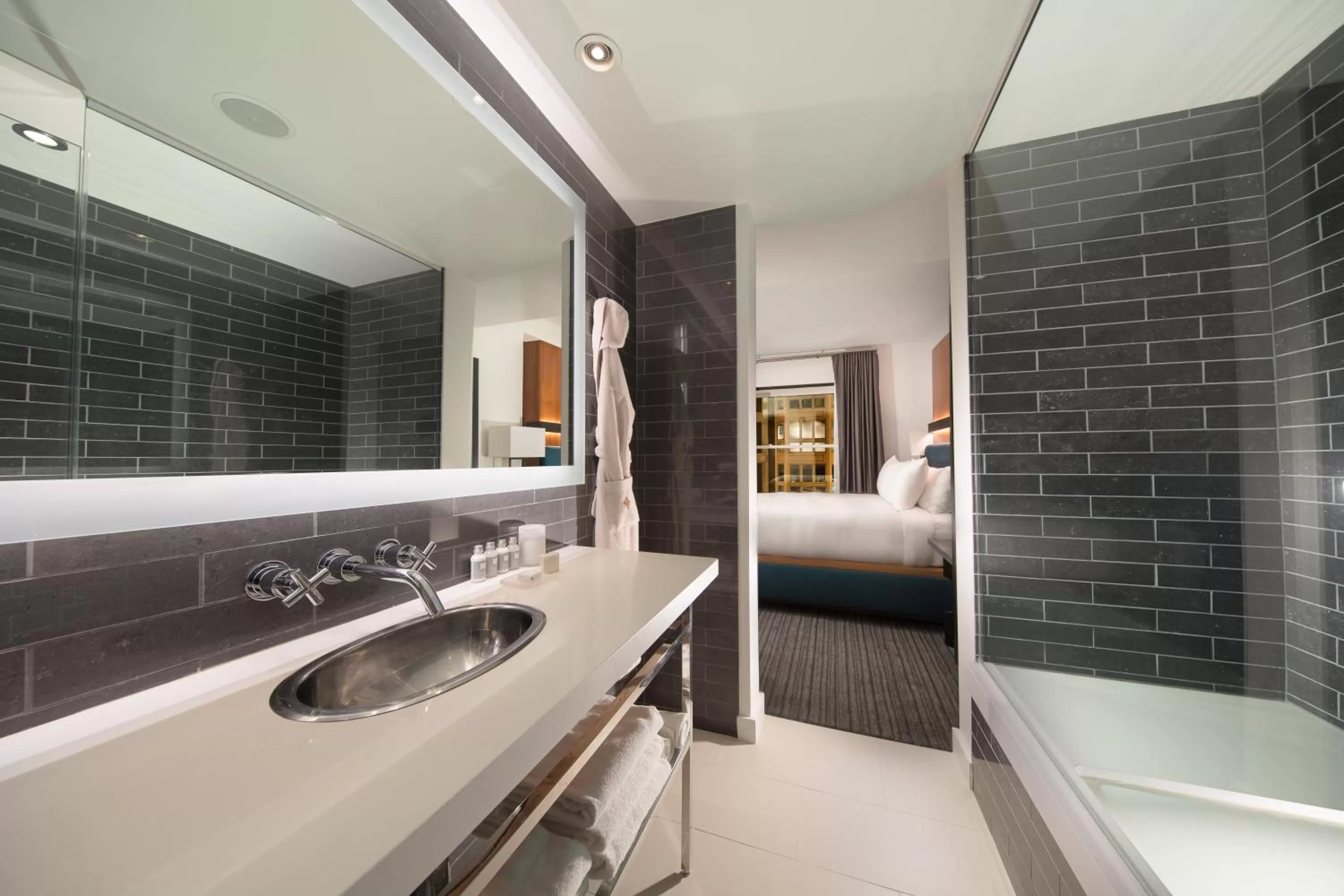 Shower, Bed in Andaz San Diego, By Hyatt