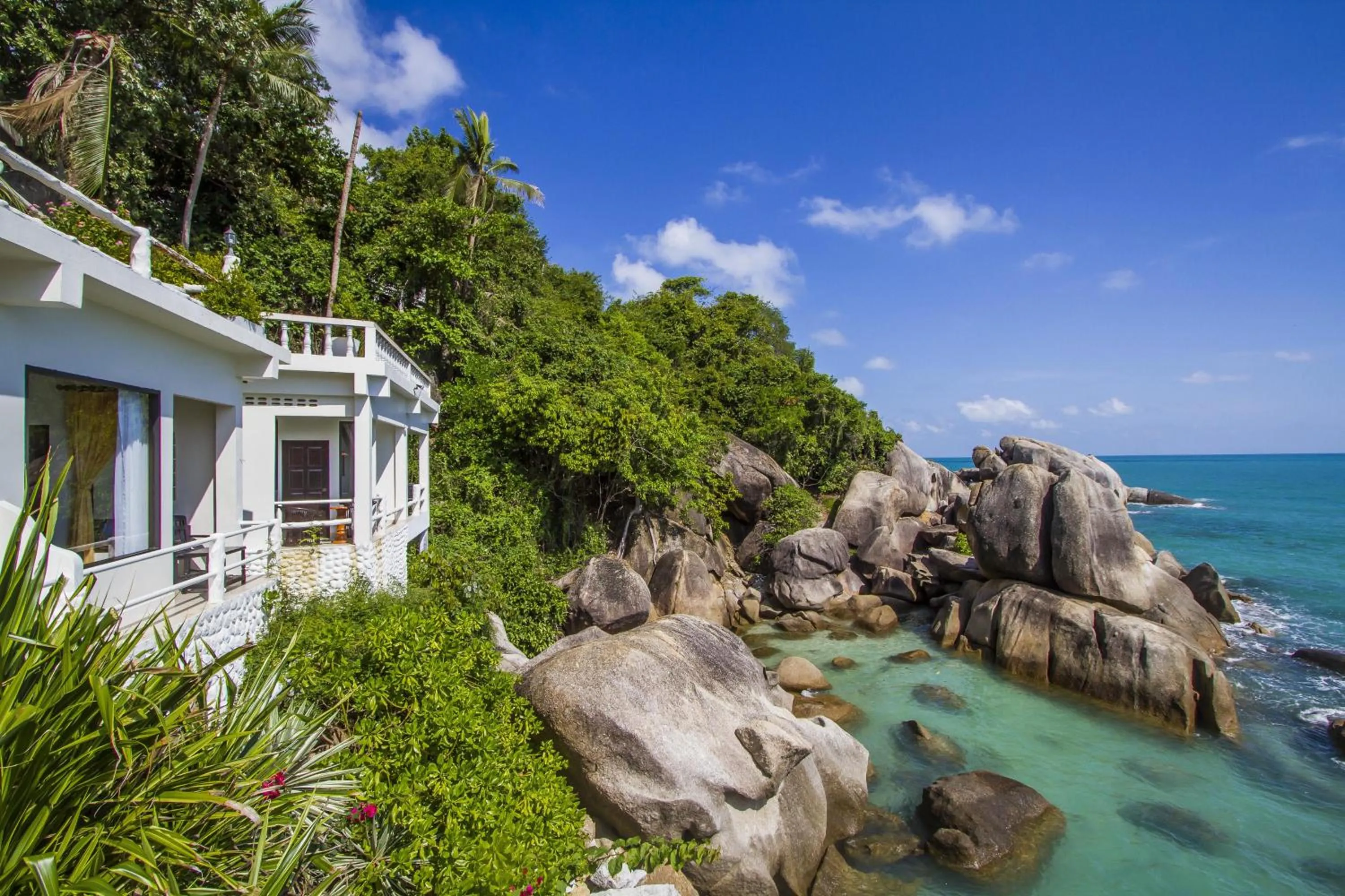 Property building in Crystal Bay Beach Resort