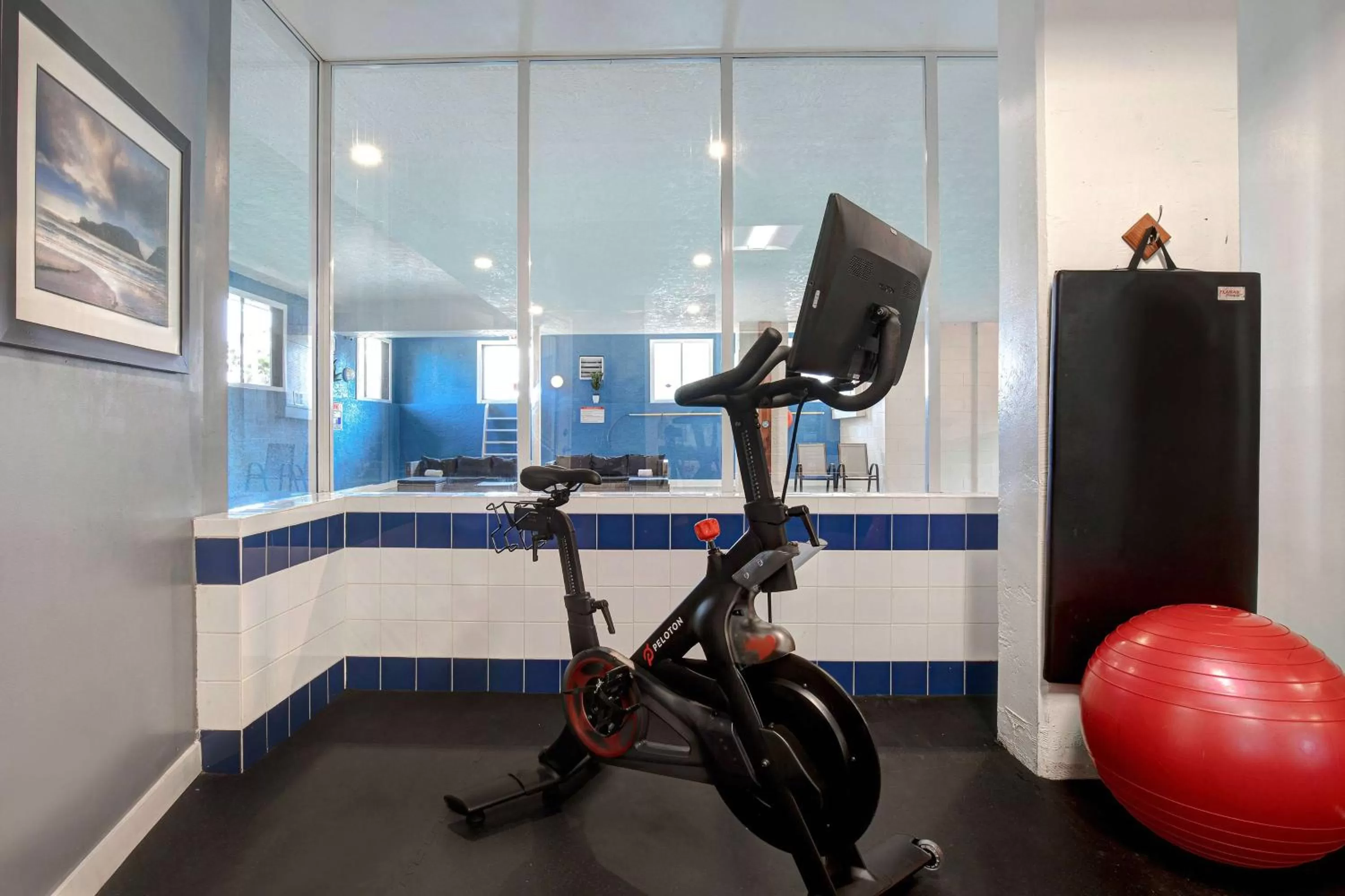 Fitness centre/facilities in Days Inn by Wyndham Victoria Uptown
