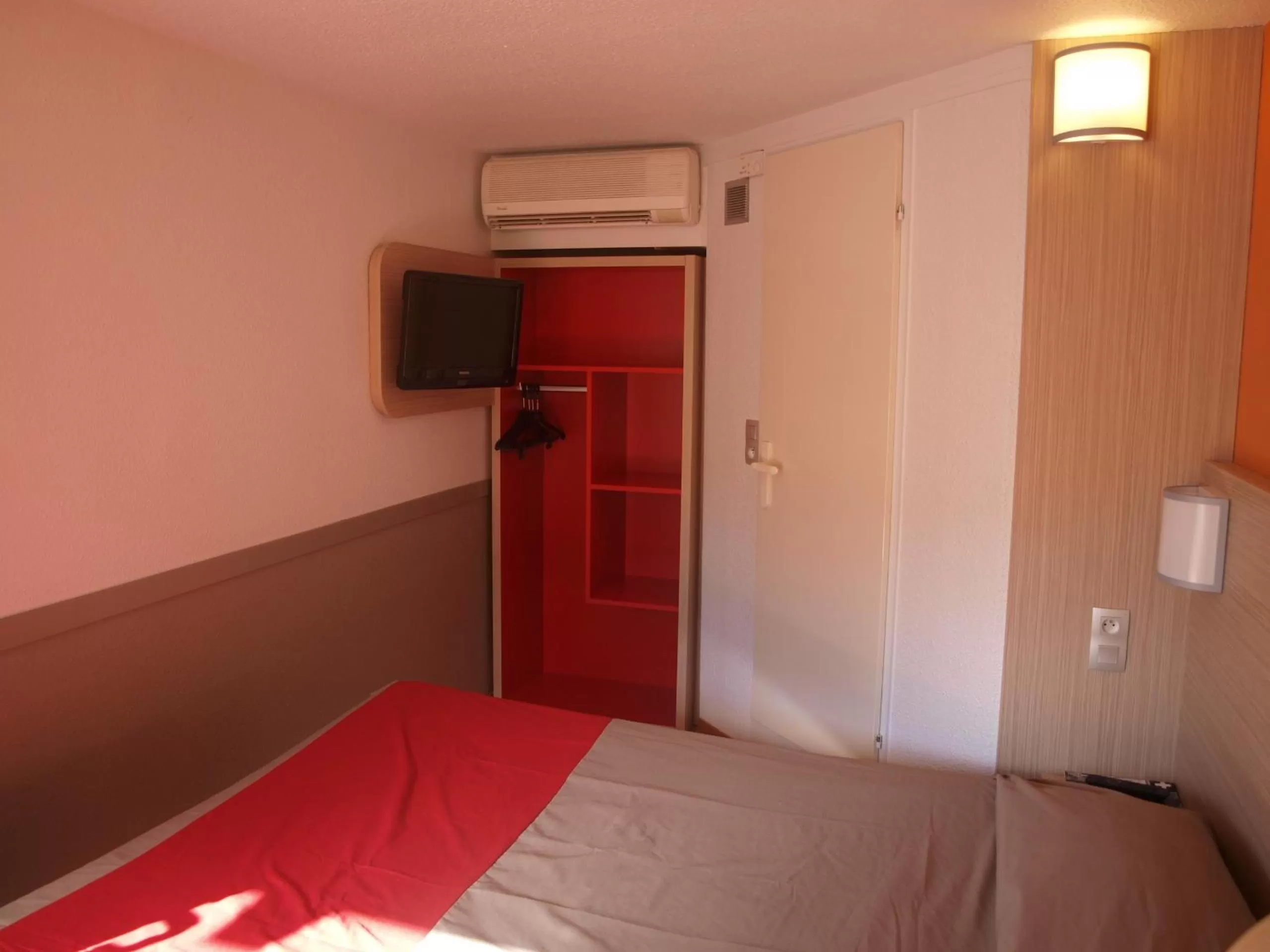 Bed in Premiere Classe Beziers