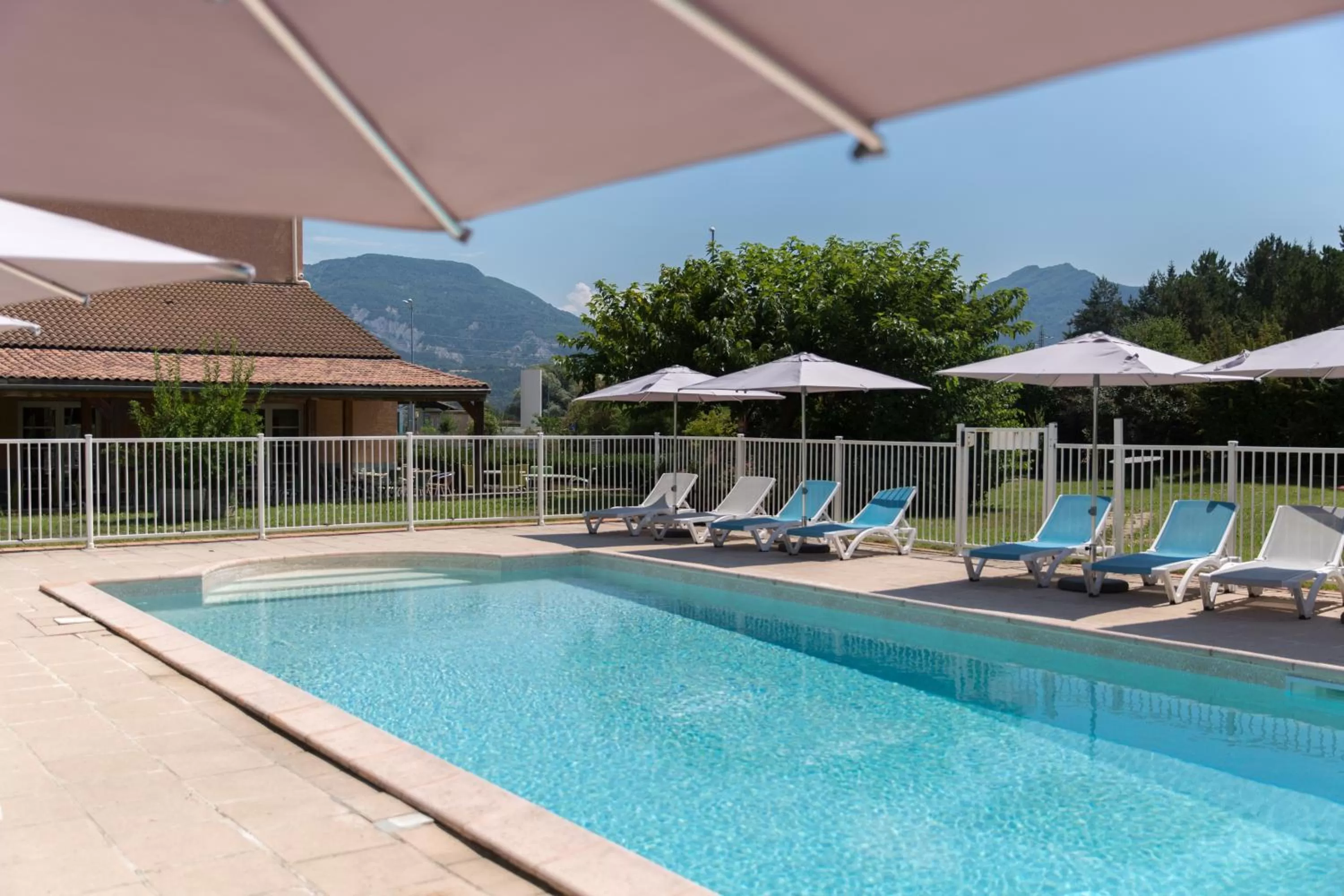 Swimming pool in Ibis Budget Sisteron