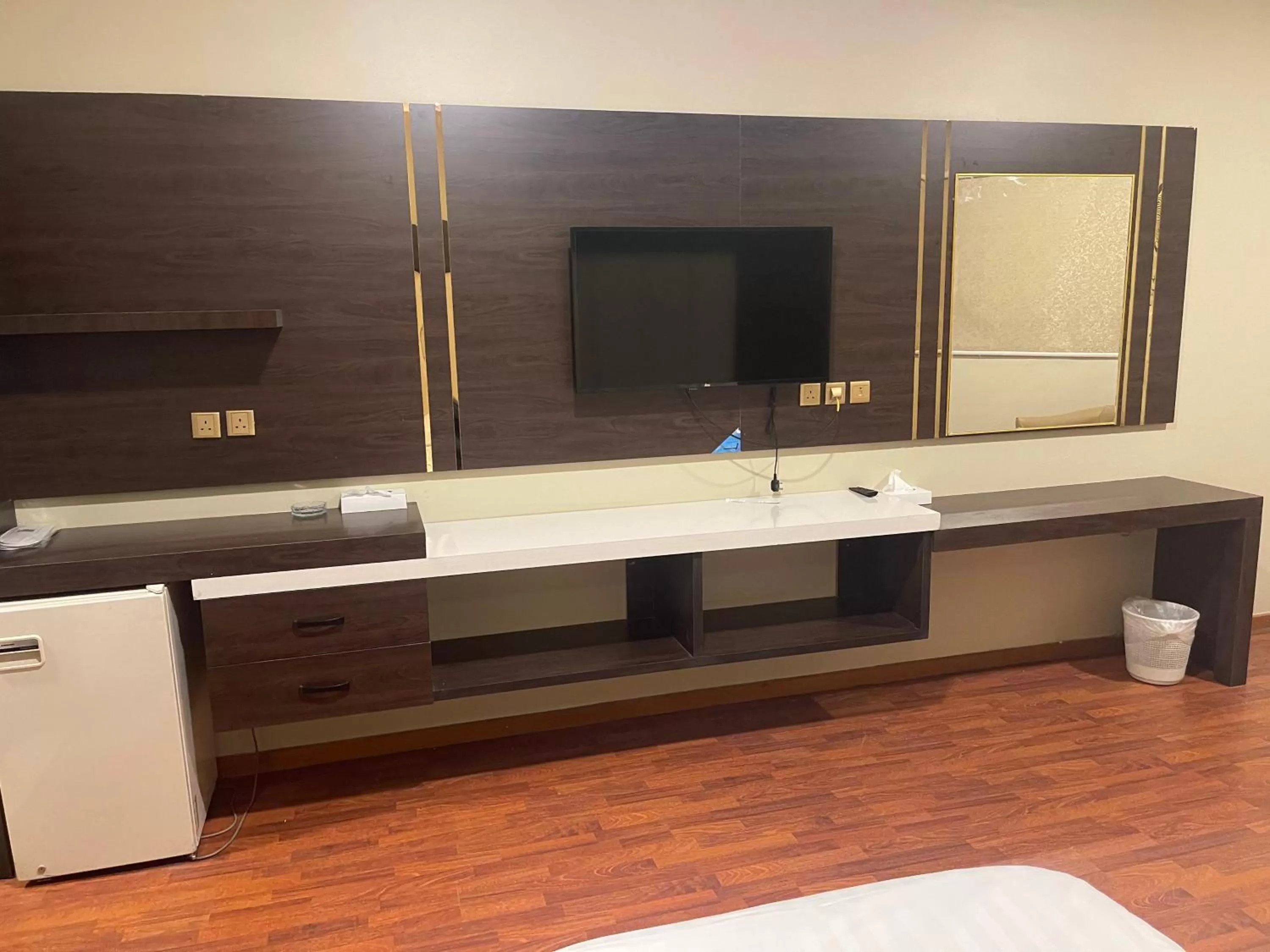 TV/Entertainment Center in Relax Day Hotel