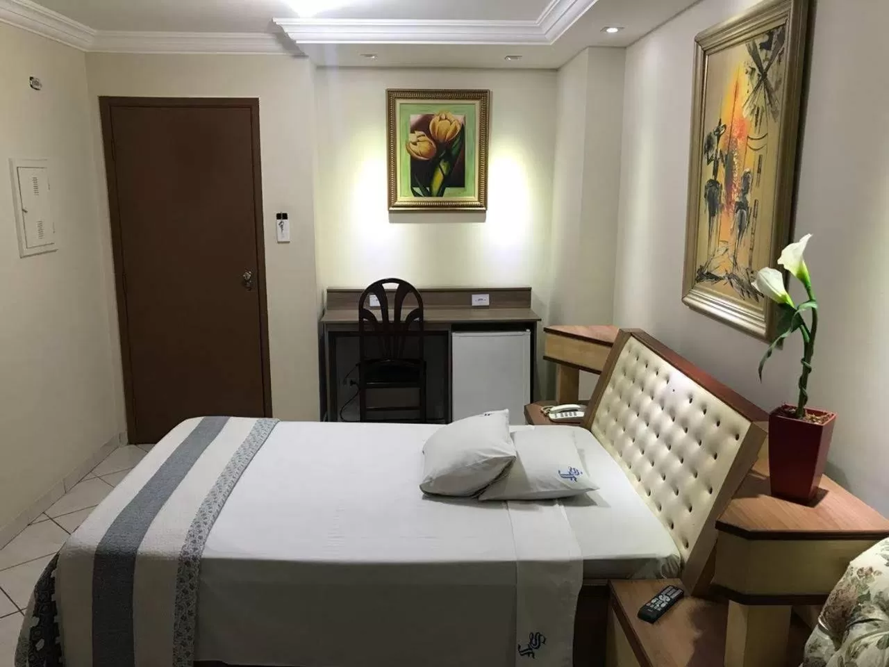 Bed in San Francisco Plazza Hotel