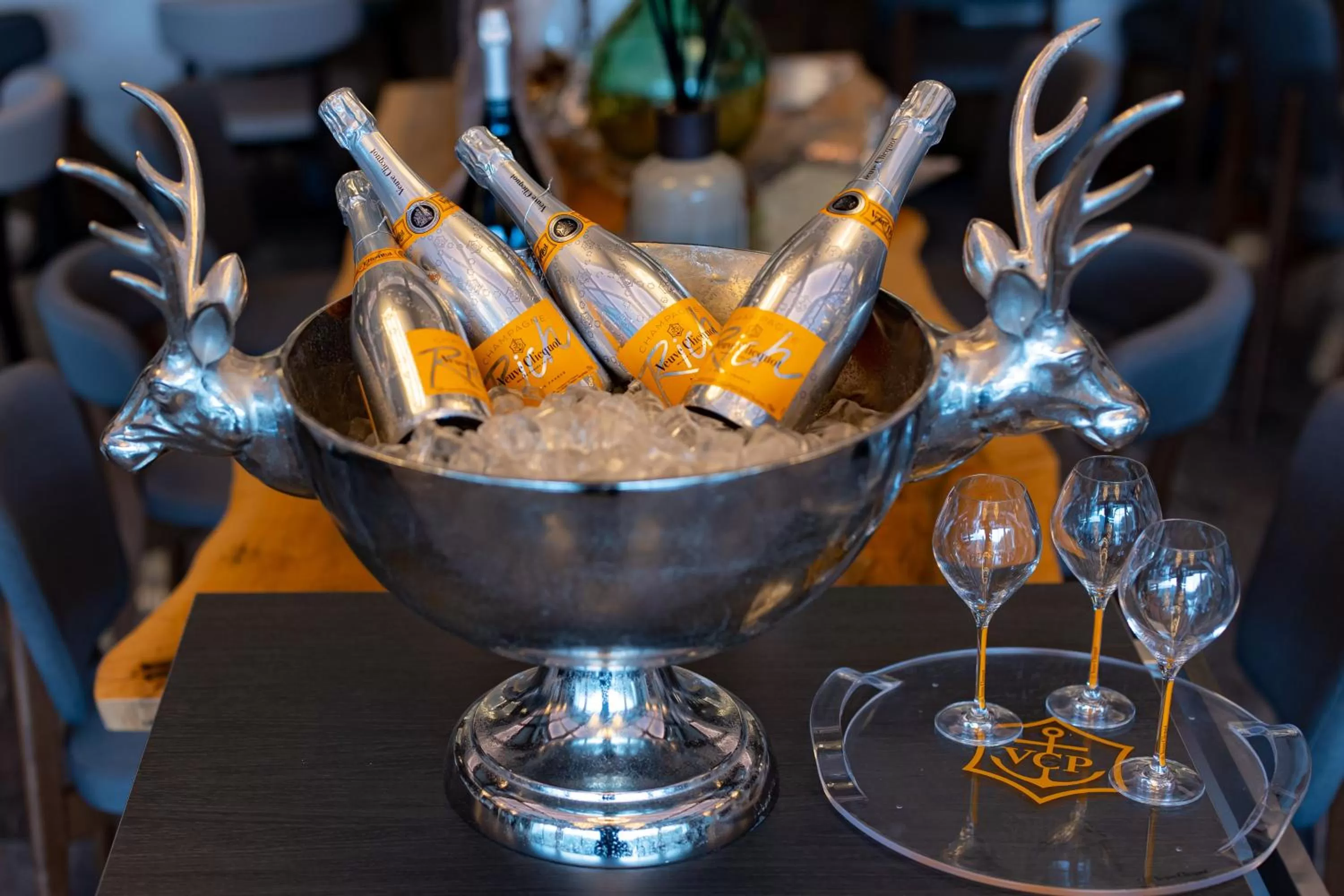 Restaurant/places to eat, Drinks in Hotel Belmont