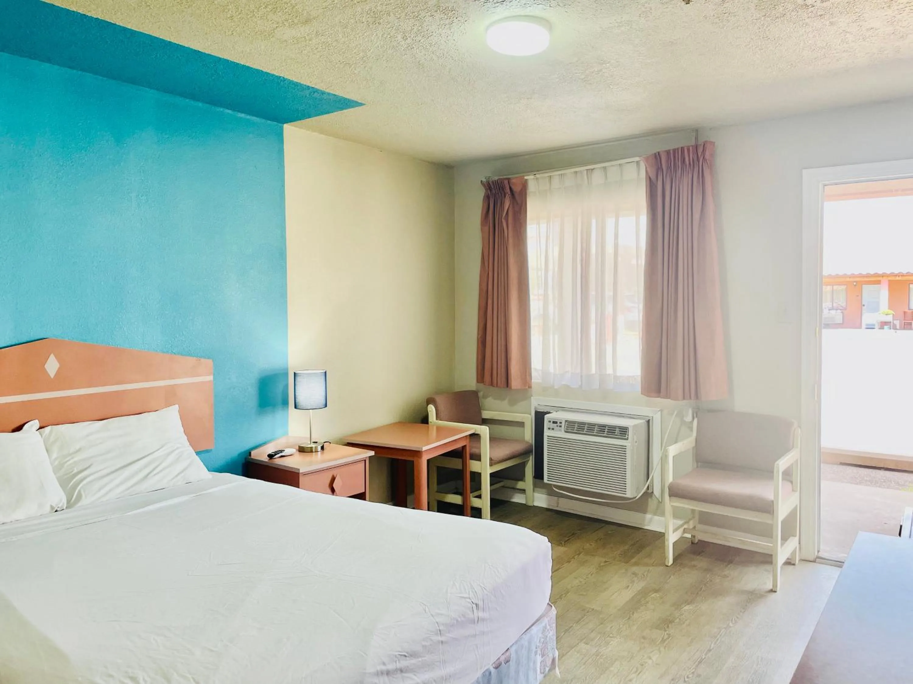 Bed in San Miguel Inn