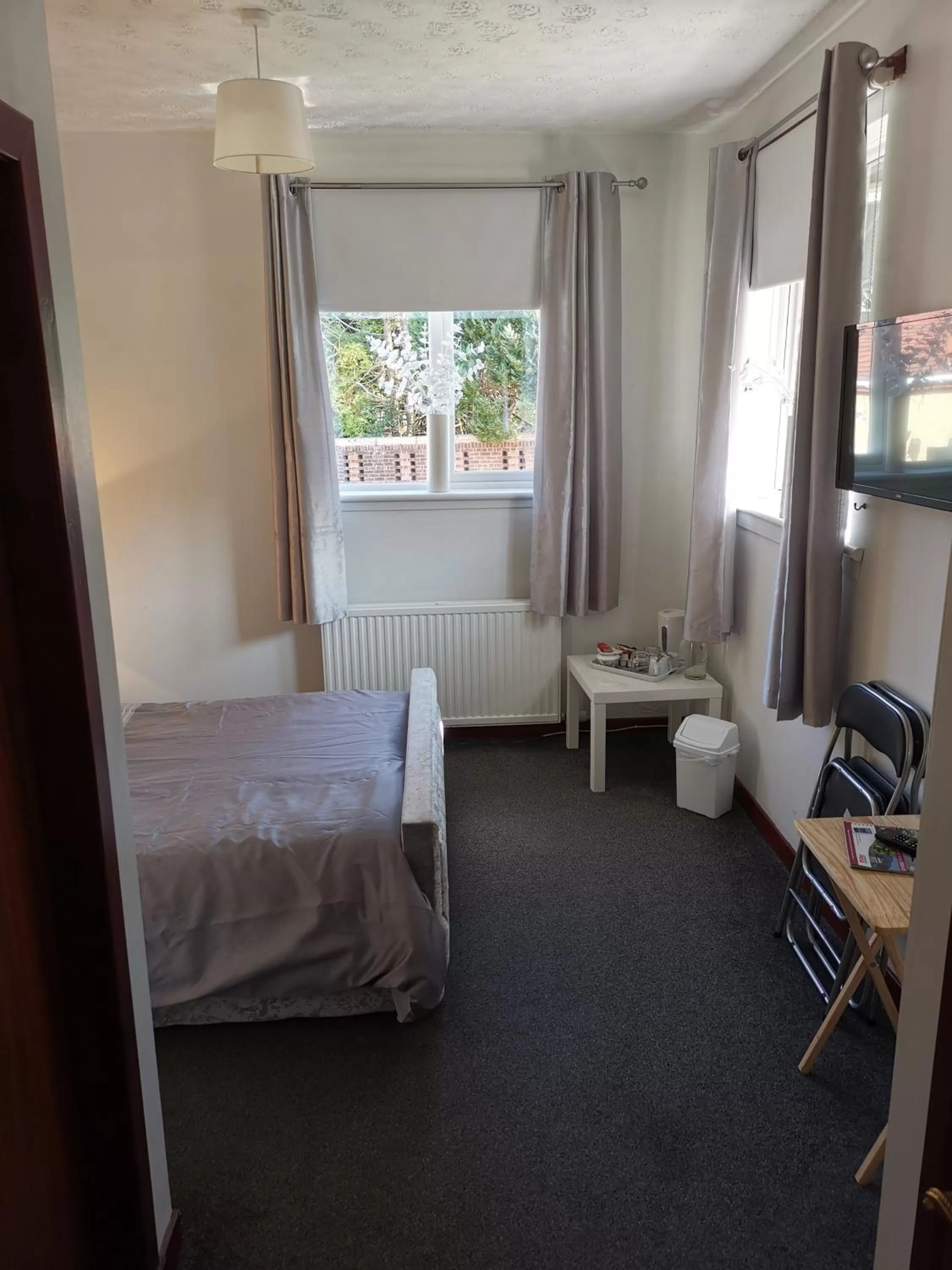 Bedroom, Bed in Glenfern Guest House and a separate Cottage with its own private hot tub