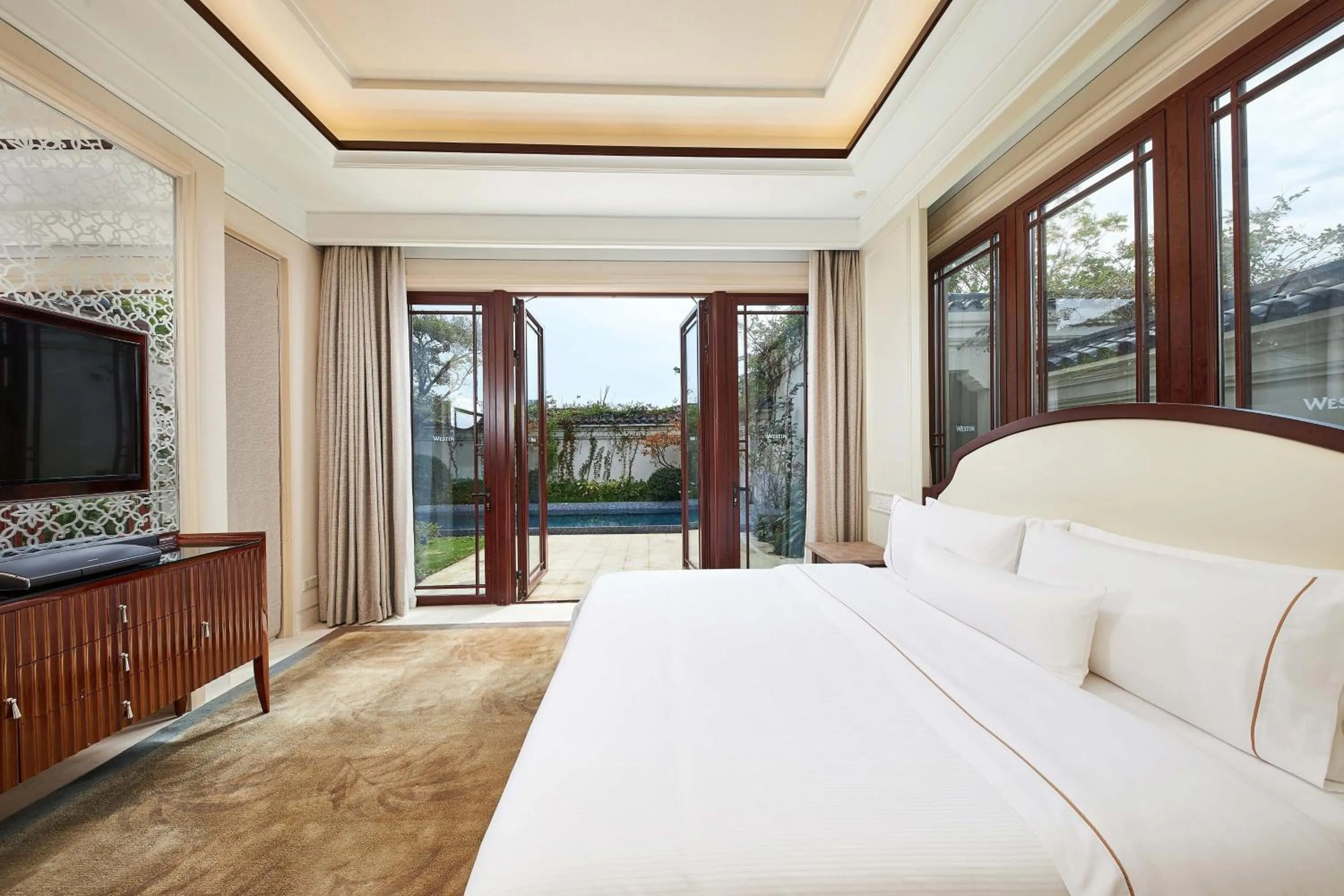 Bedroom, Bed in The Westin Zhujiajian Resort, Zhoushan