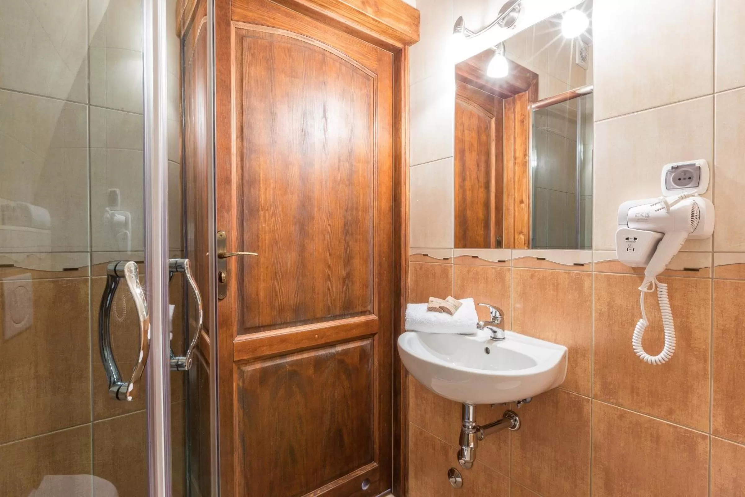 Bathroom in Willa Baciarka-basen, sauny i jacuzzi