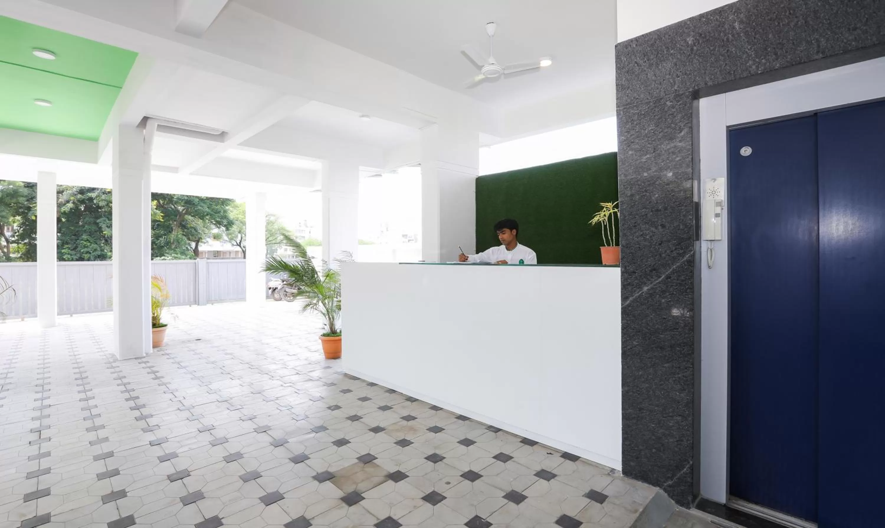 Lobby or reception in Treebo Sapphire Studio