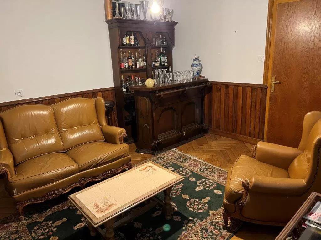 Seating Area in Ô SAINT MICHEL