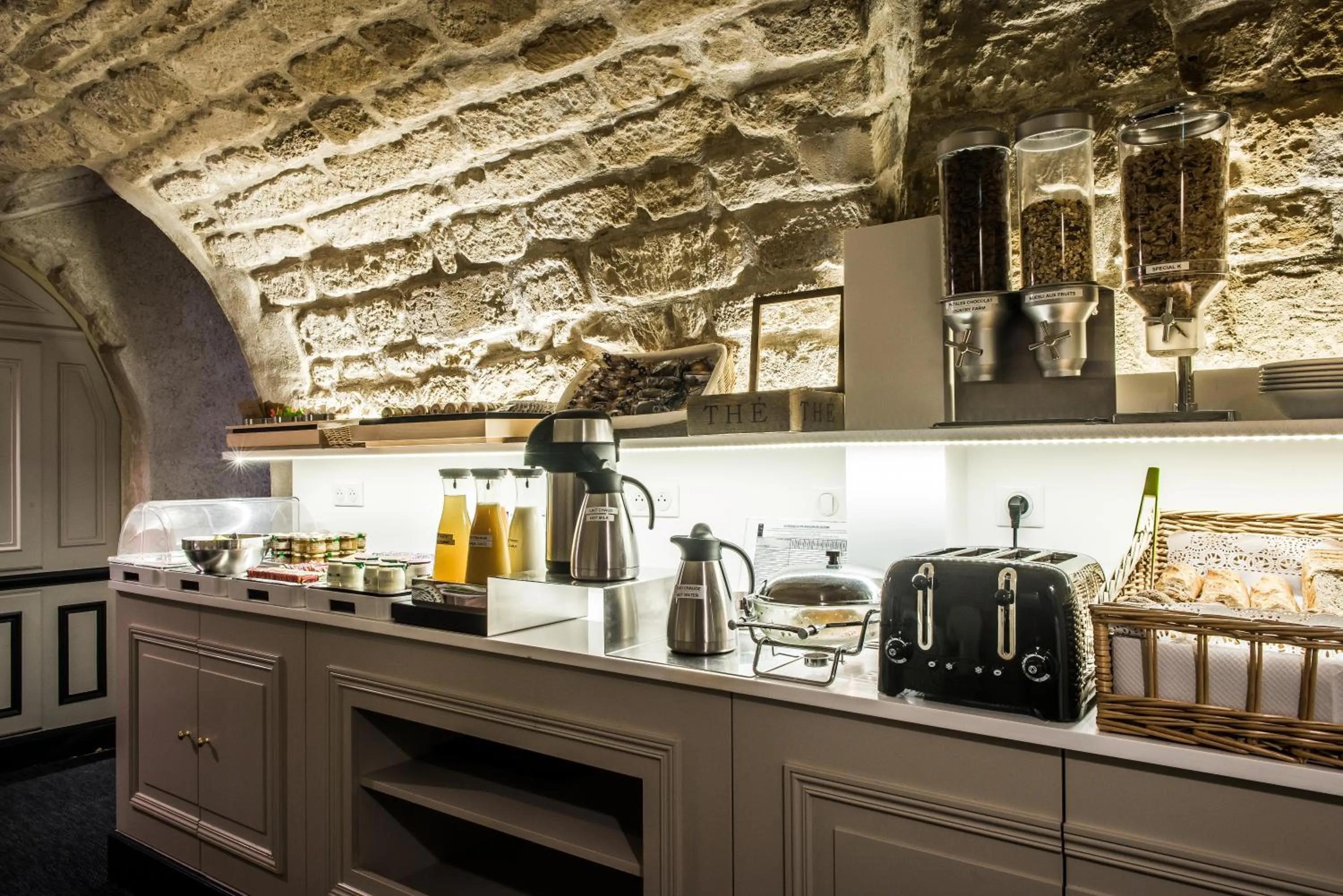 Buffet breakfast in Hôtel Jardin Le Bréa