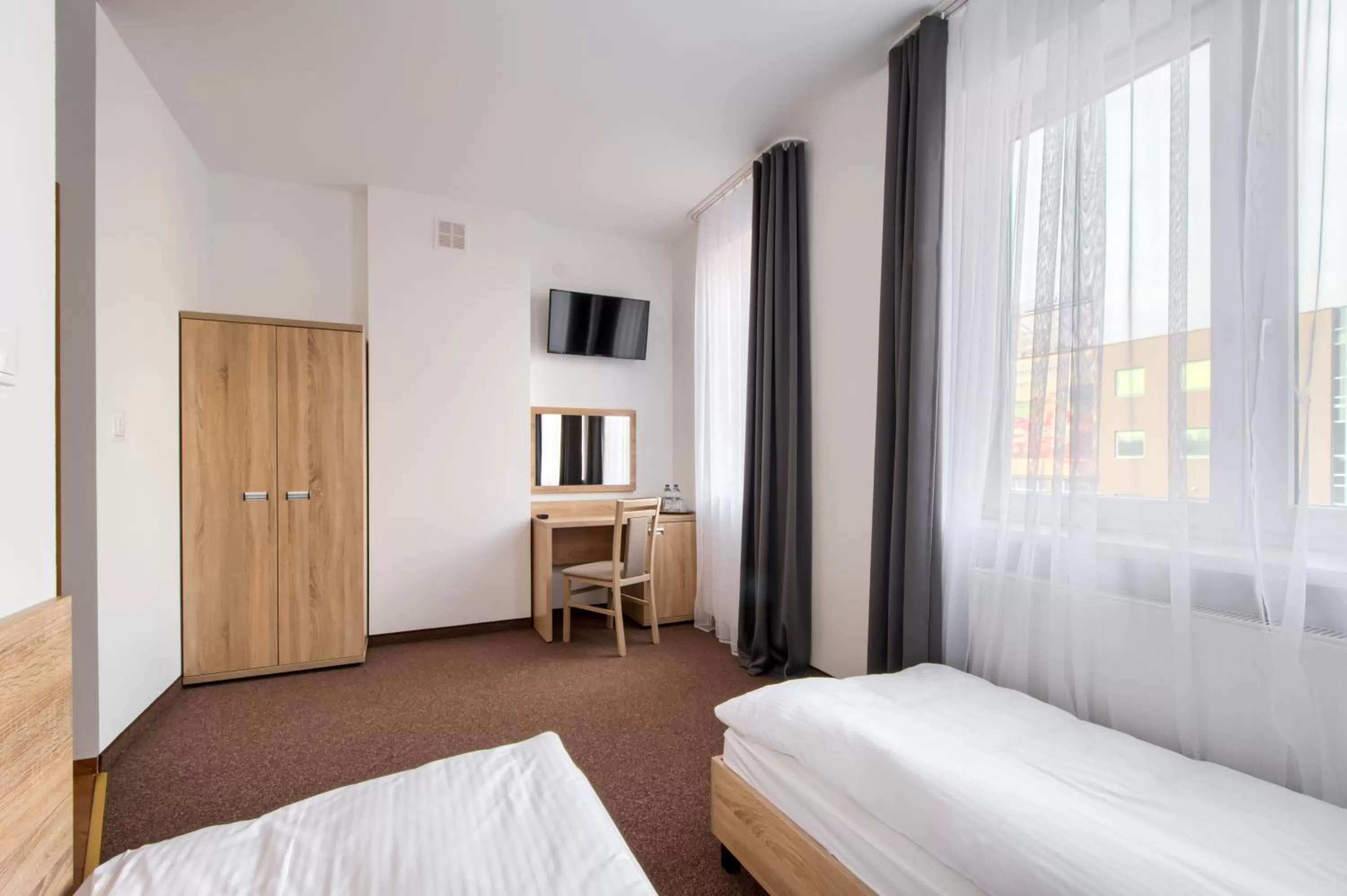 Photo of the whole room, Bed in Patra