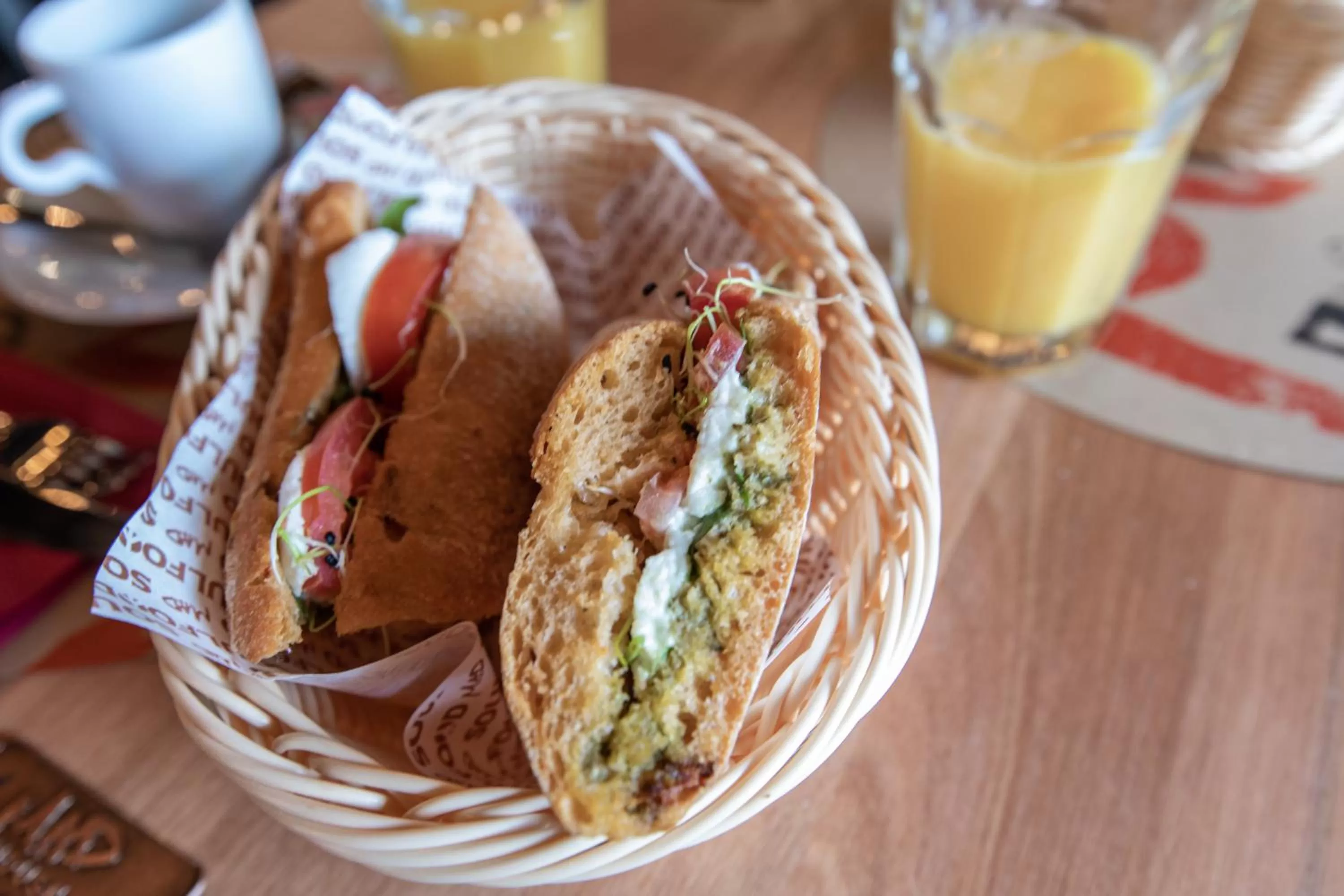 Lunch in ibis Styles Lausanne Center MadHouse