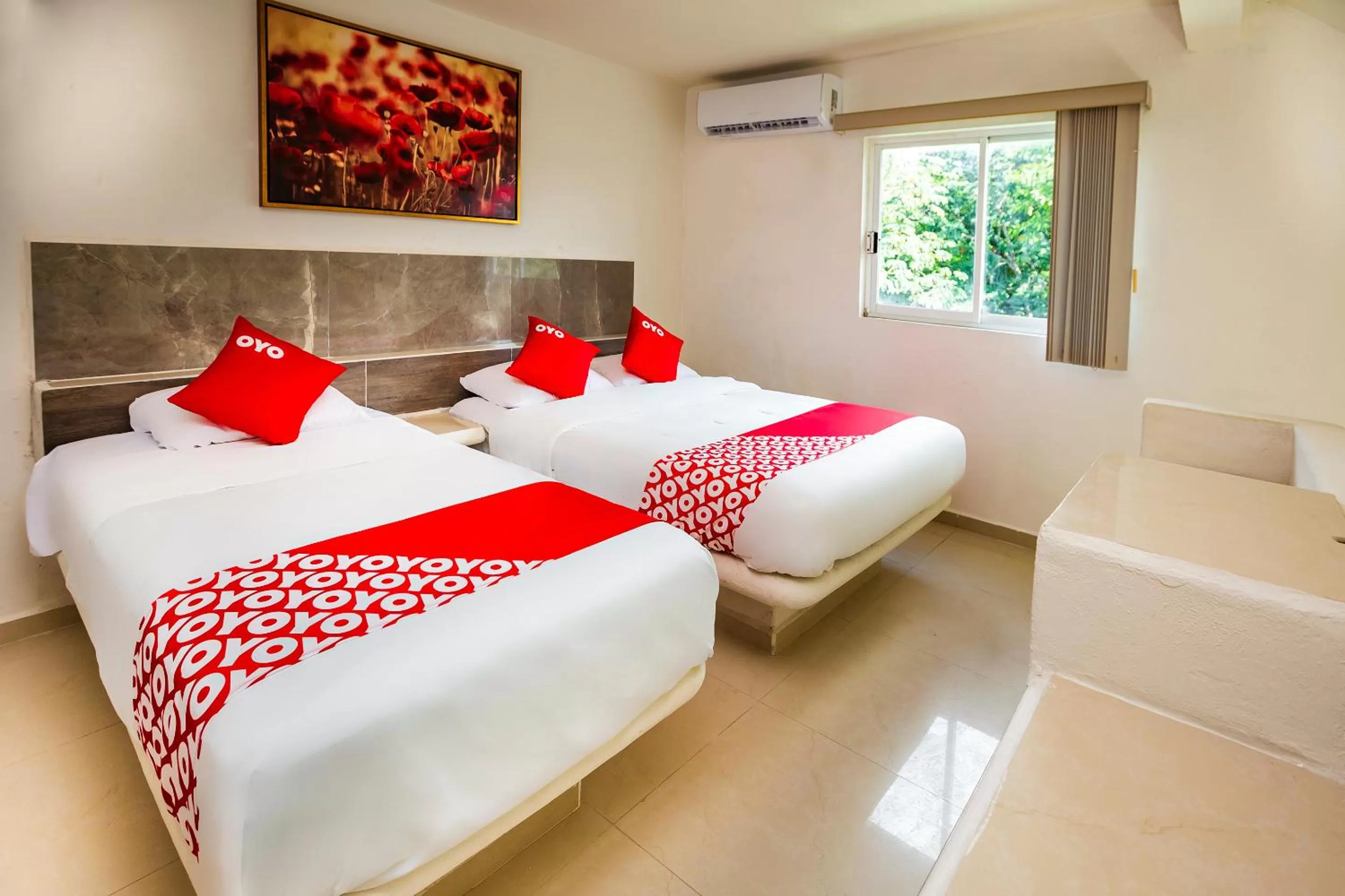 Bedroom, Bed in OYO Hotel Dos Mundos,Aeropuerto Internacional de Cozumel