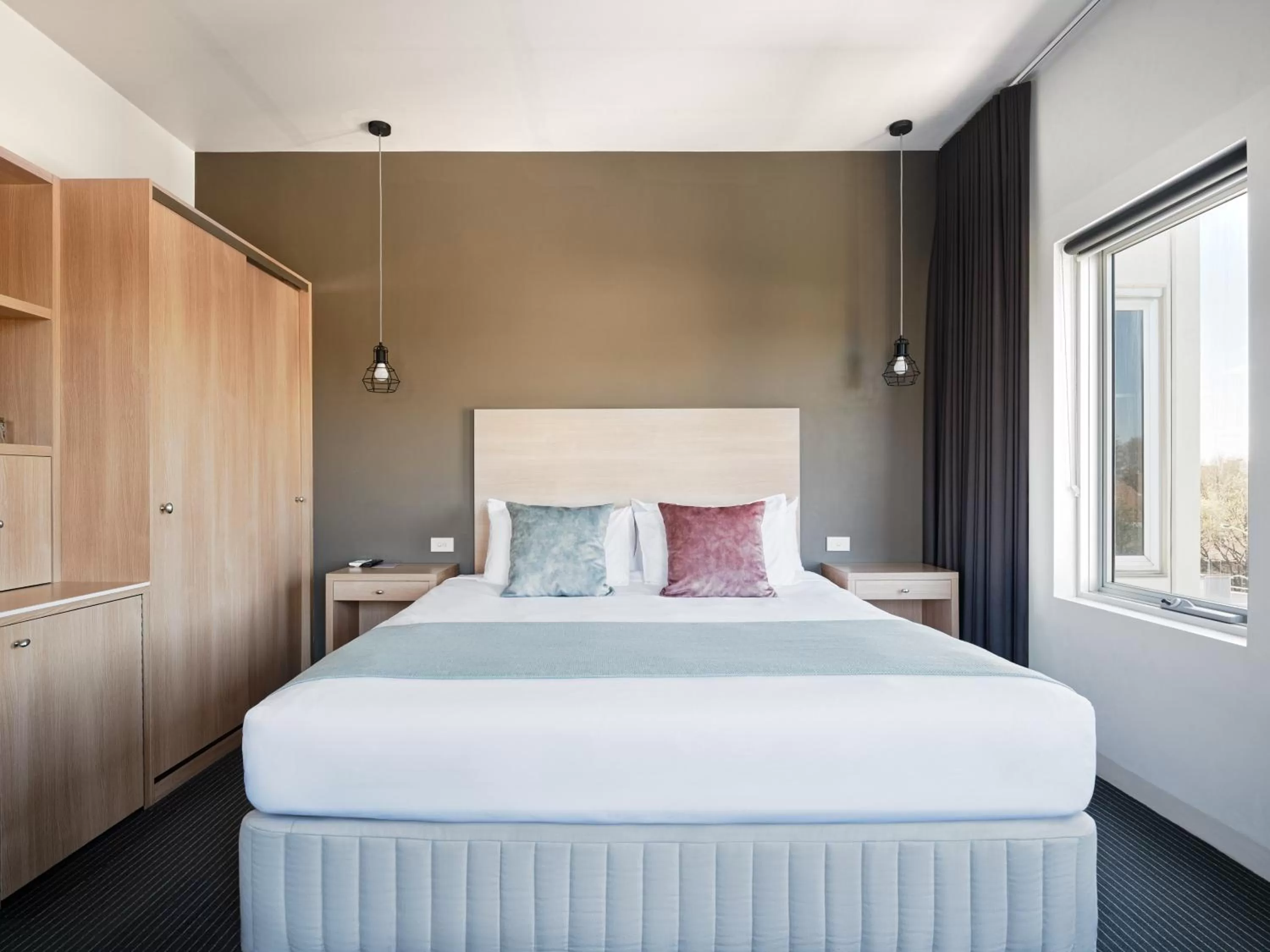 Bedroom, Bed in Saint Kilda Beach Hotel