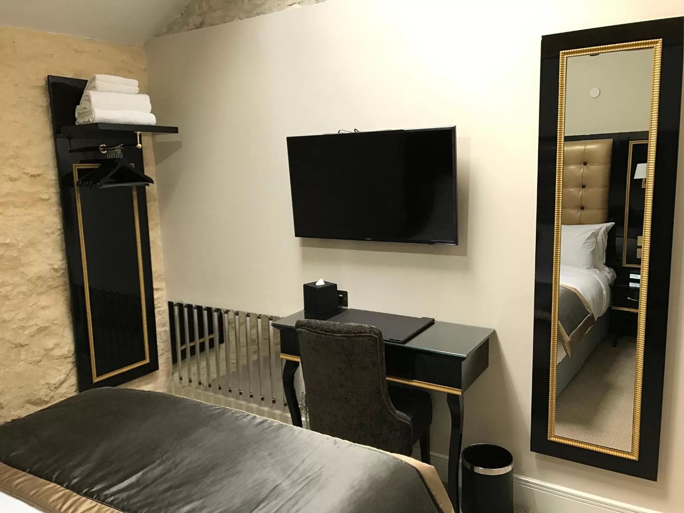 Bed in Museum Residence Oxford