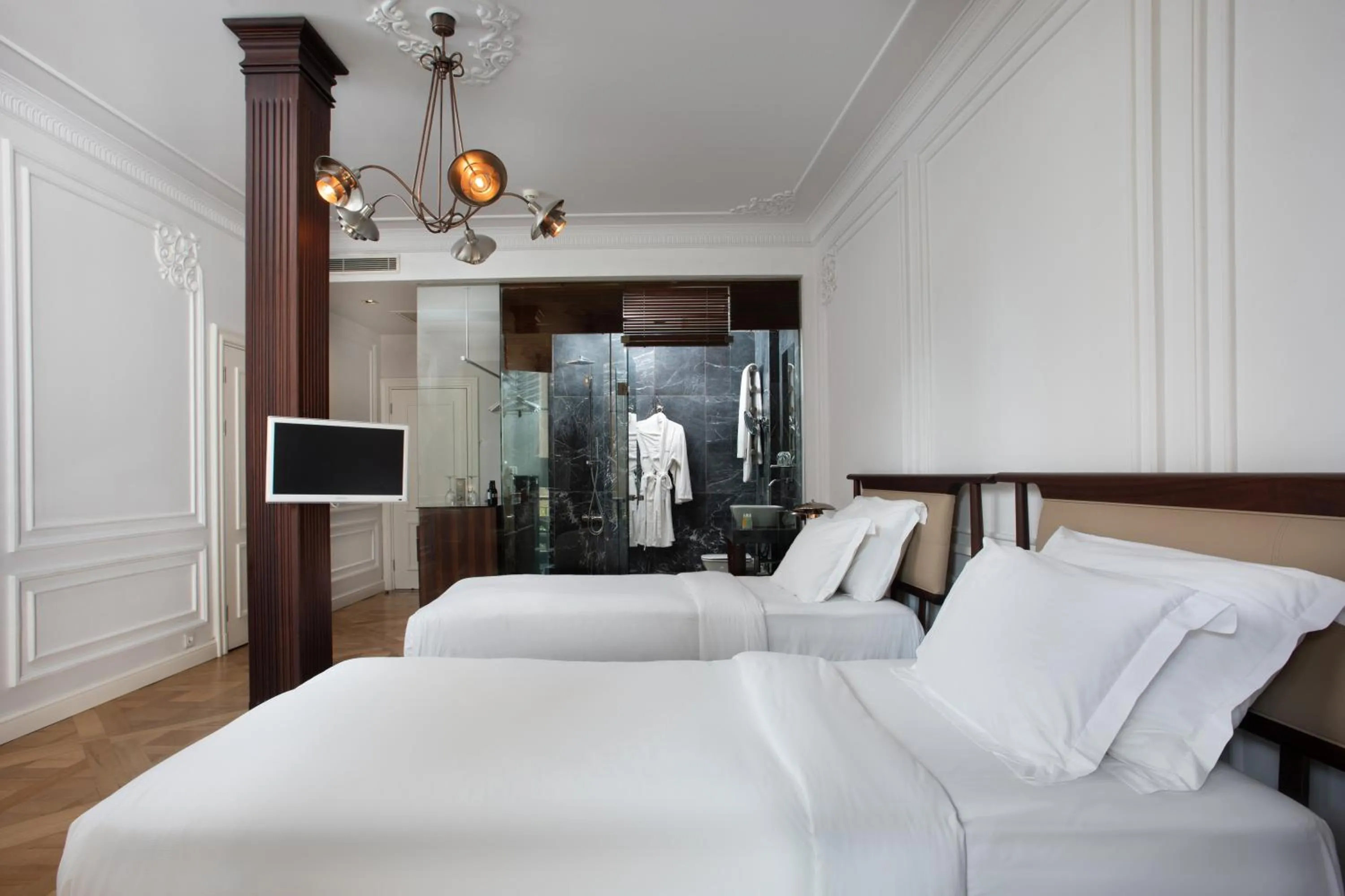 Bed in Georges Hotel Galata