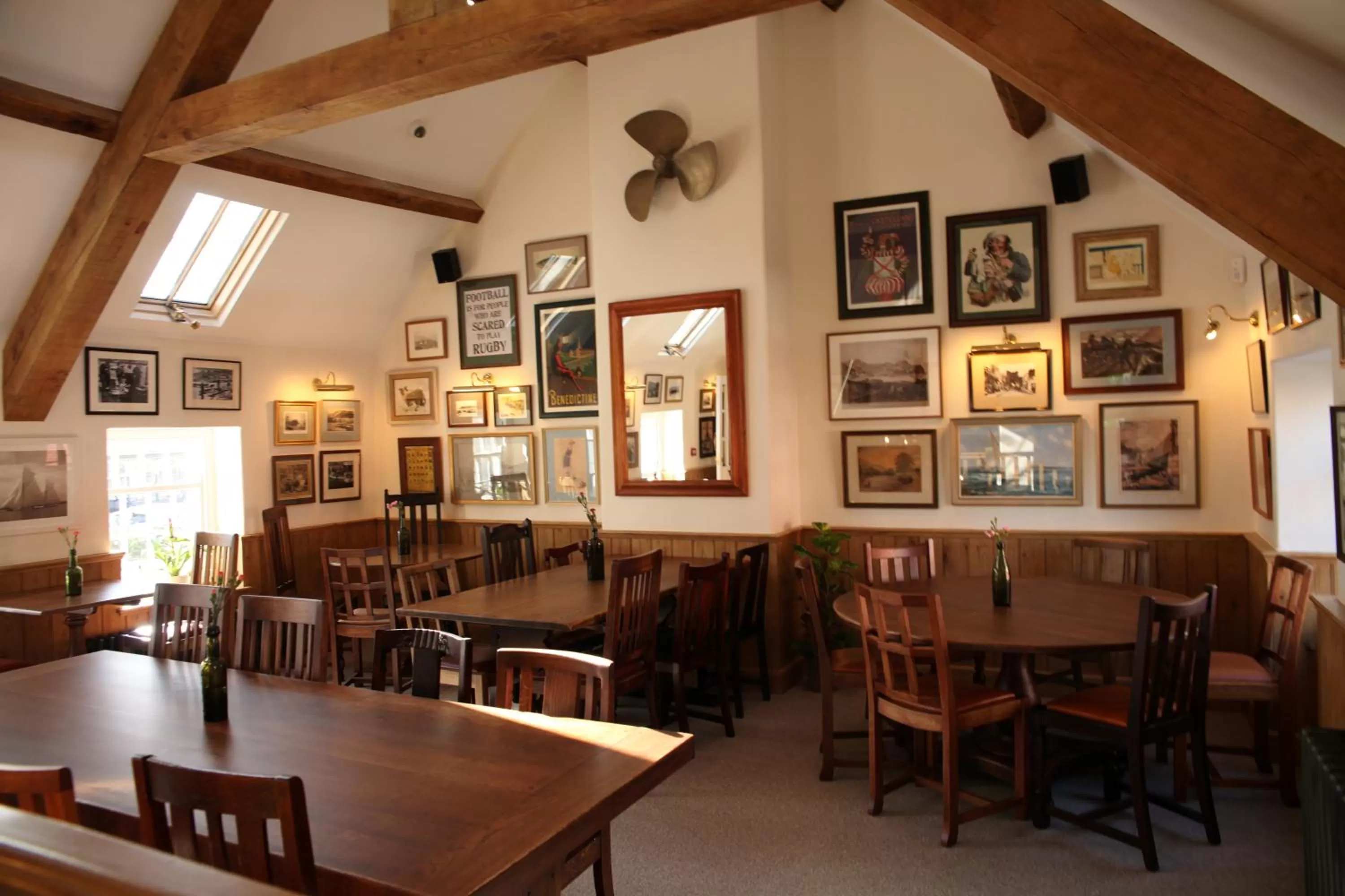 Lounge or bar in The Erskine Arms