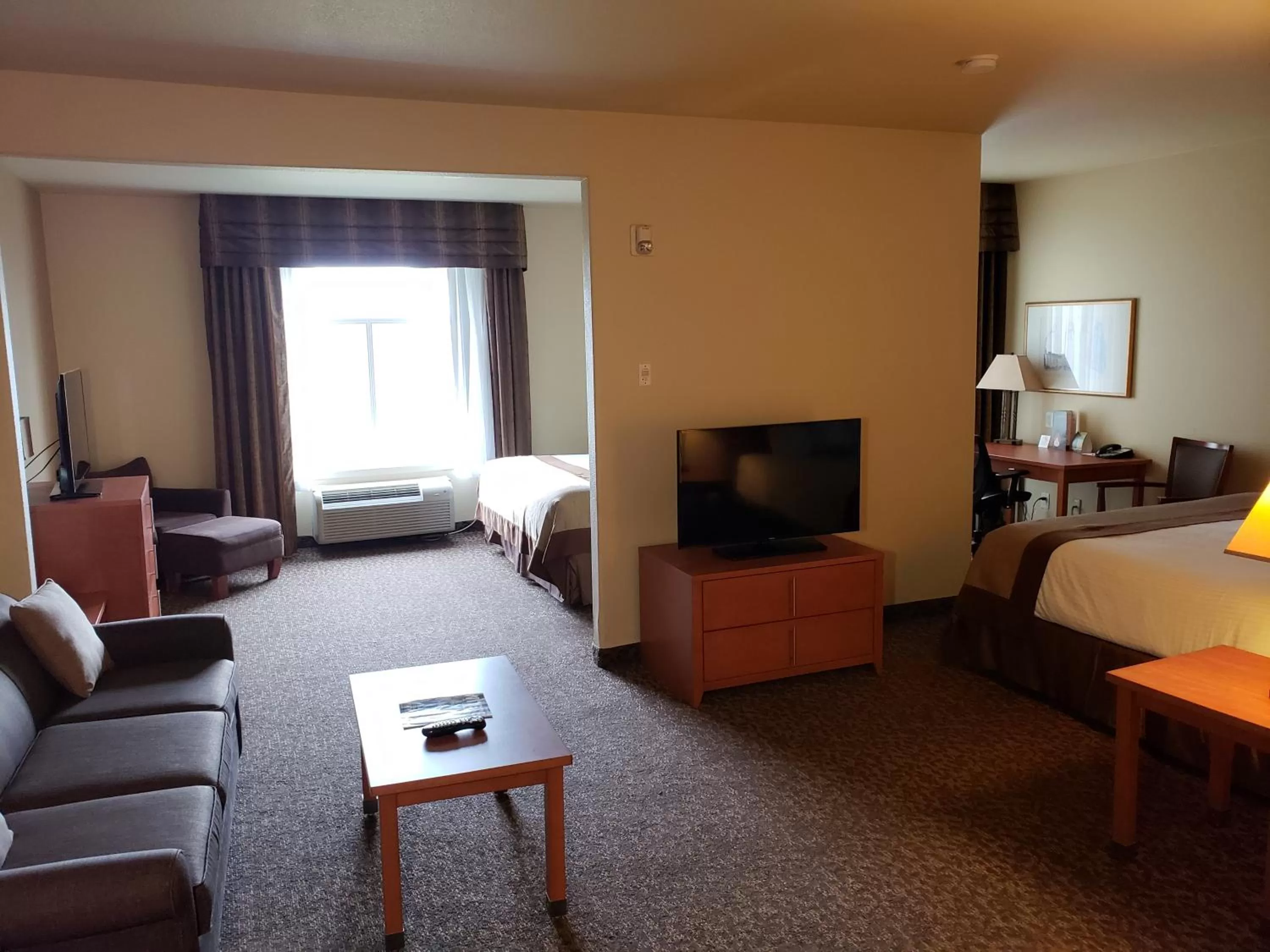 TV and multimedia, Bed in Wingate by Wyndham - Edmonton West