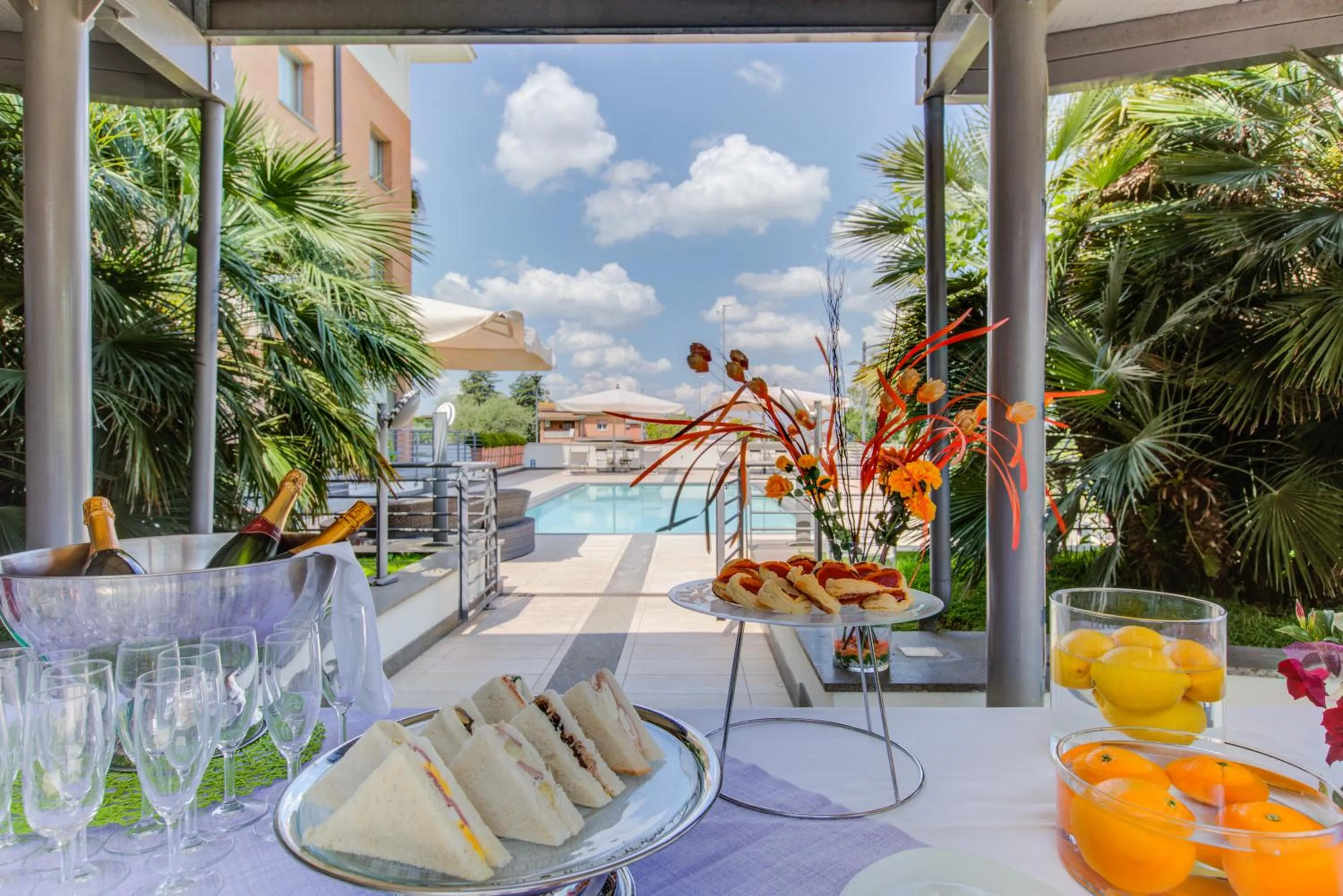 Restaurant/places to eat in Ardeatina Park Hotel