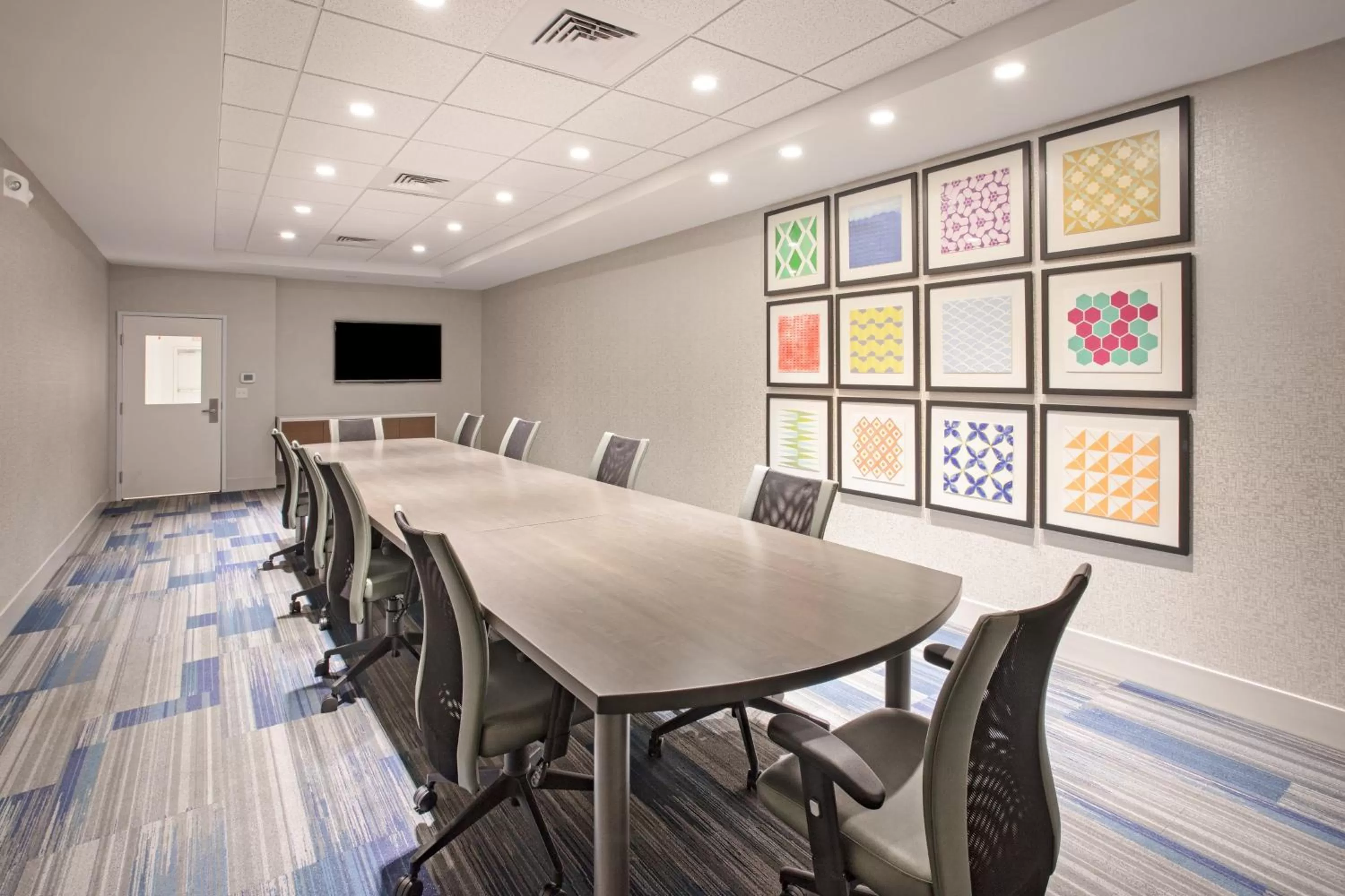Meeting/conference room in Holiday Inn Express & Suites Manhattan by IHG