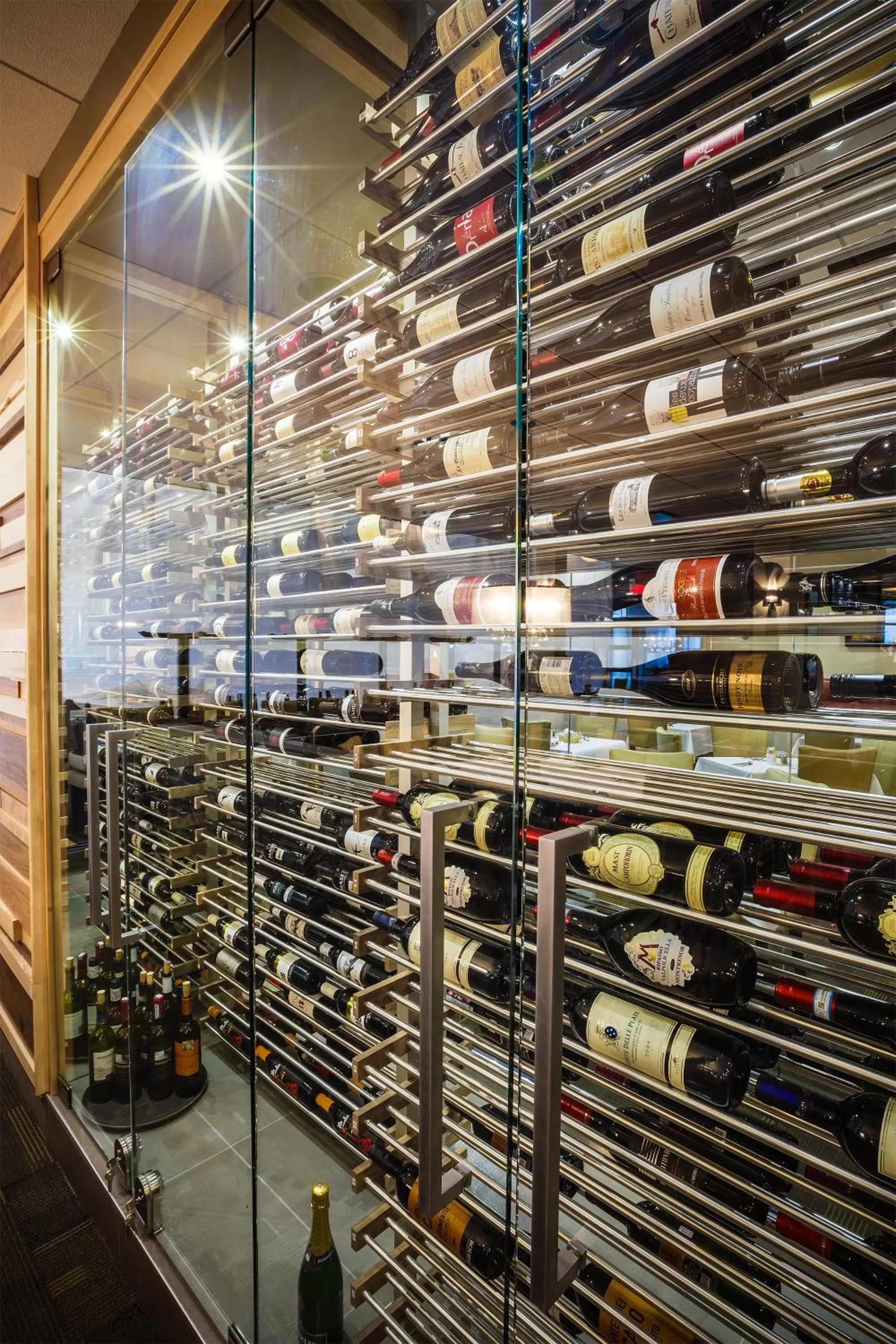 Restaurant/places to eat in Hotel Ambassadeur et Suites