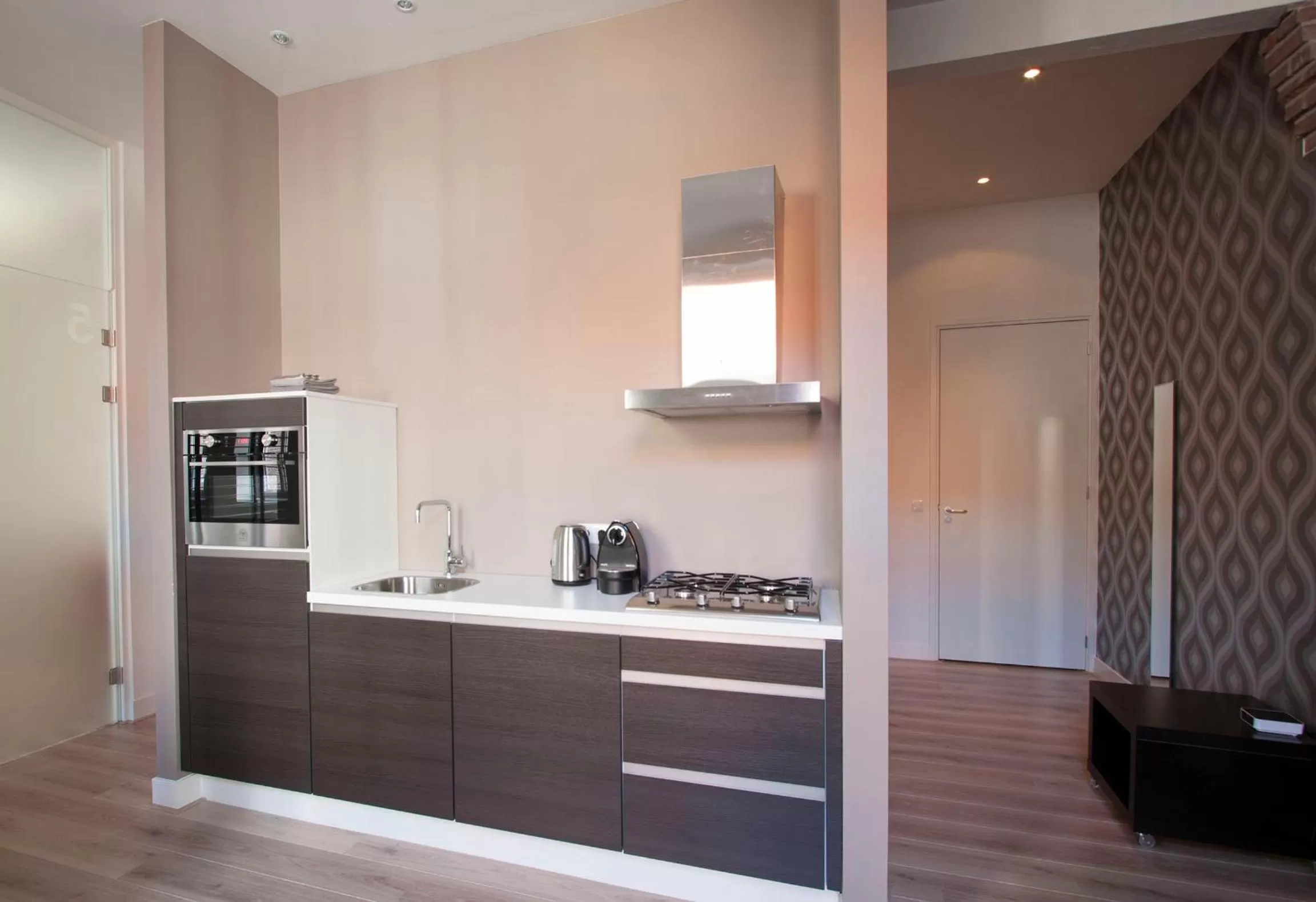 Kitchen or kitchenette, Kitchen/Kitchenette in Stadslogement By Peek