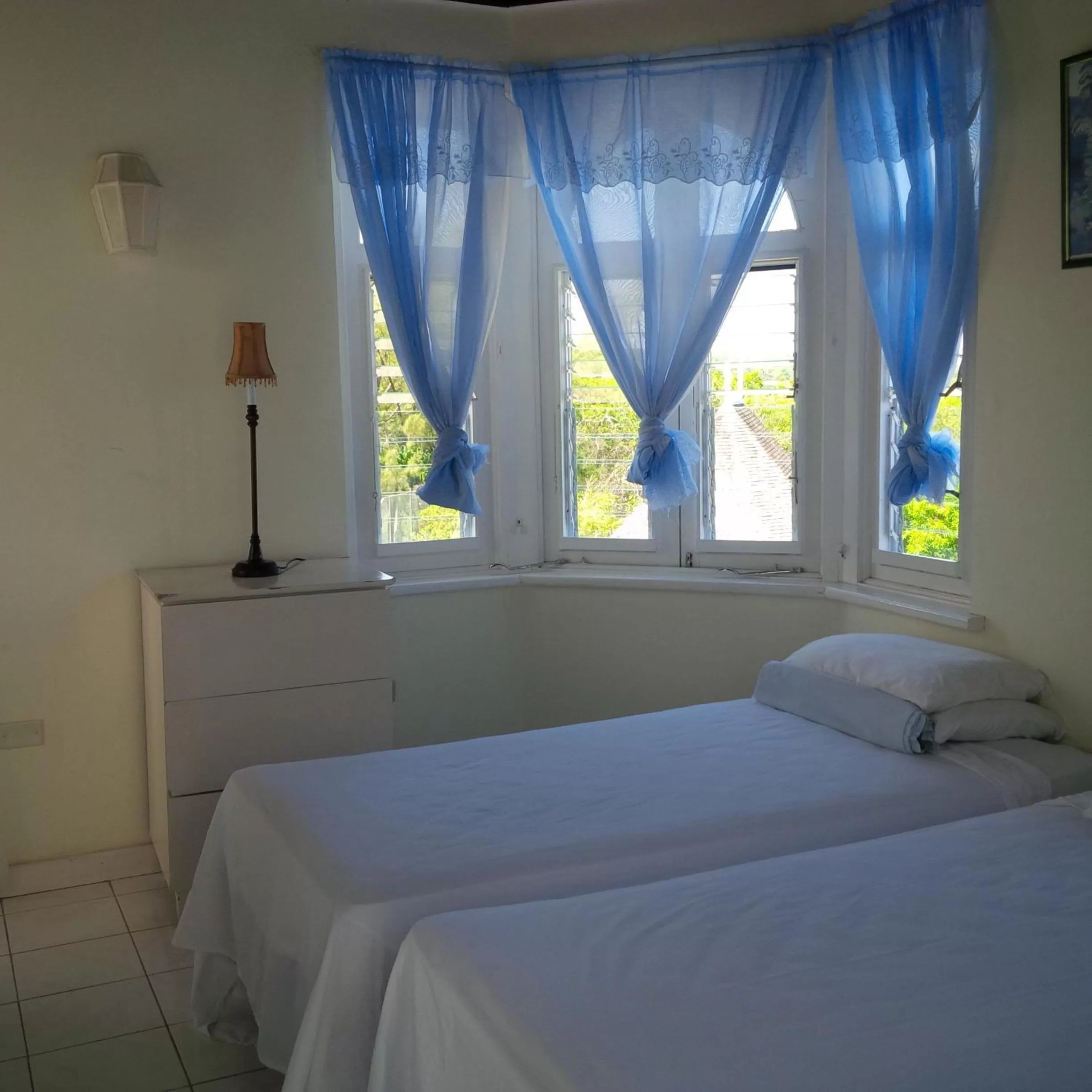 Photo of the whole room, Bed in Seacastles by the beach/pool