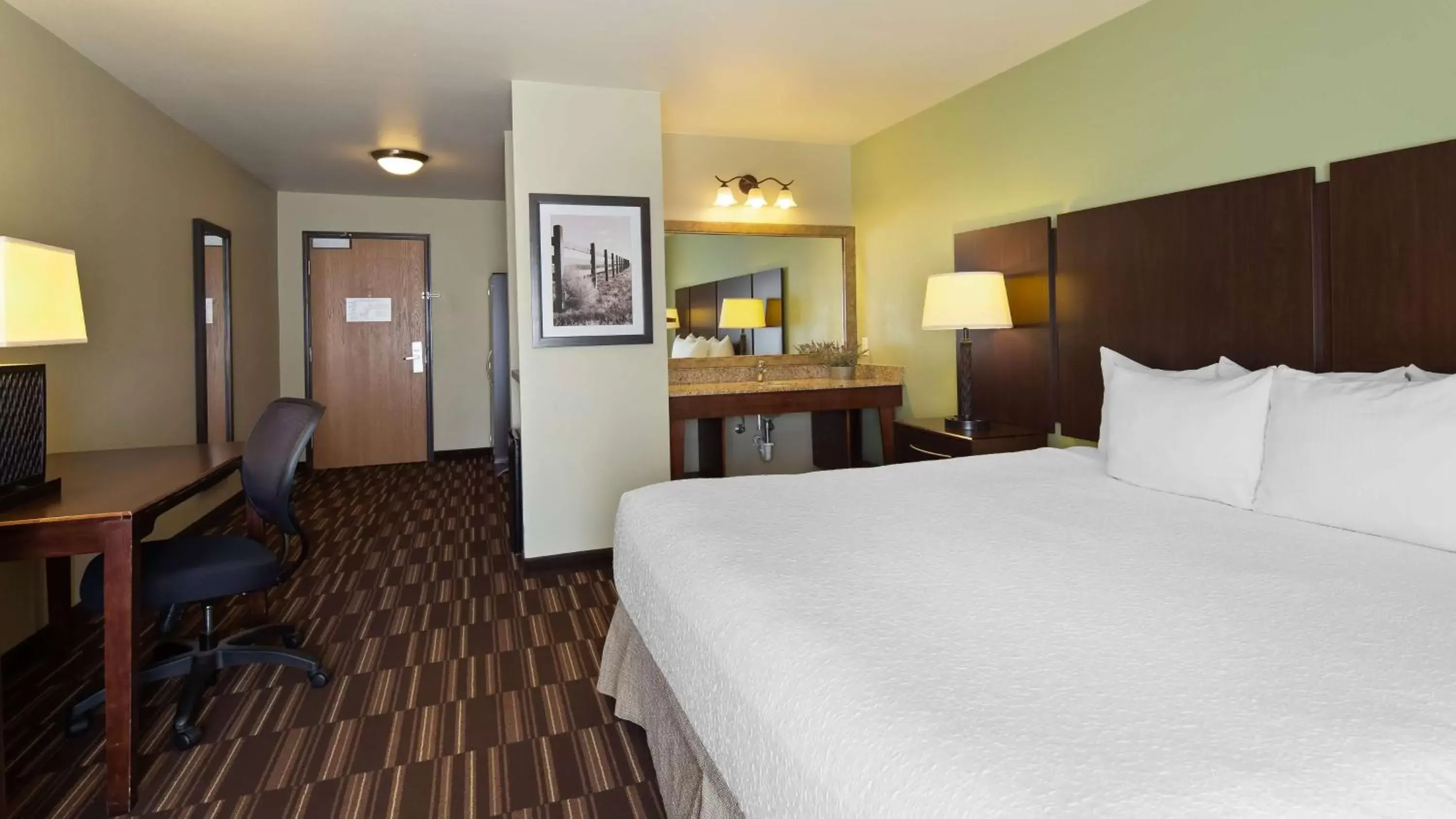 King Room with Roll-In Shower - Mobility Access/Communication Assistance in Best Western Sundowner King Room with Roll-In Shower - Mobility Access/Communication Assistance in Best Western Sundowner